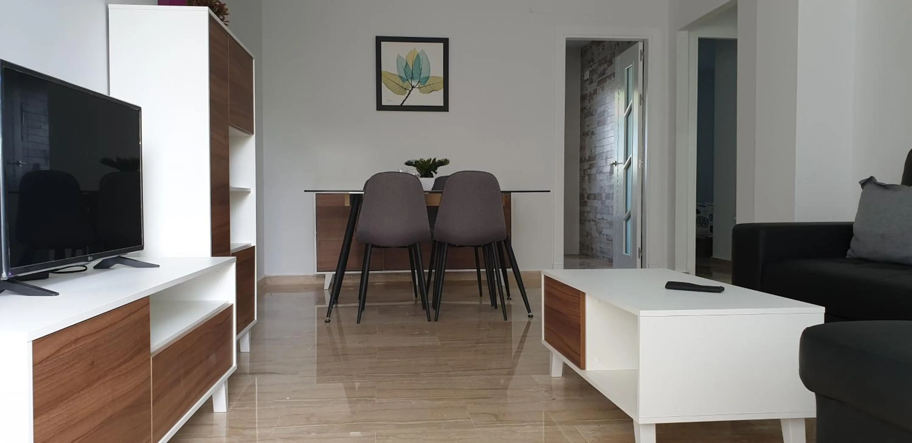Communal lounge/ TV room in Taymar