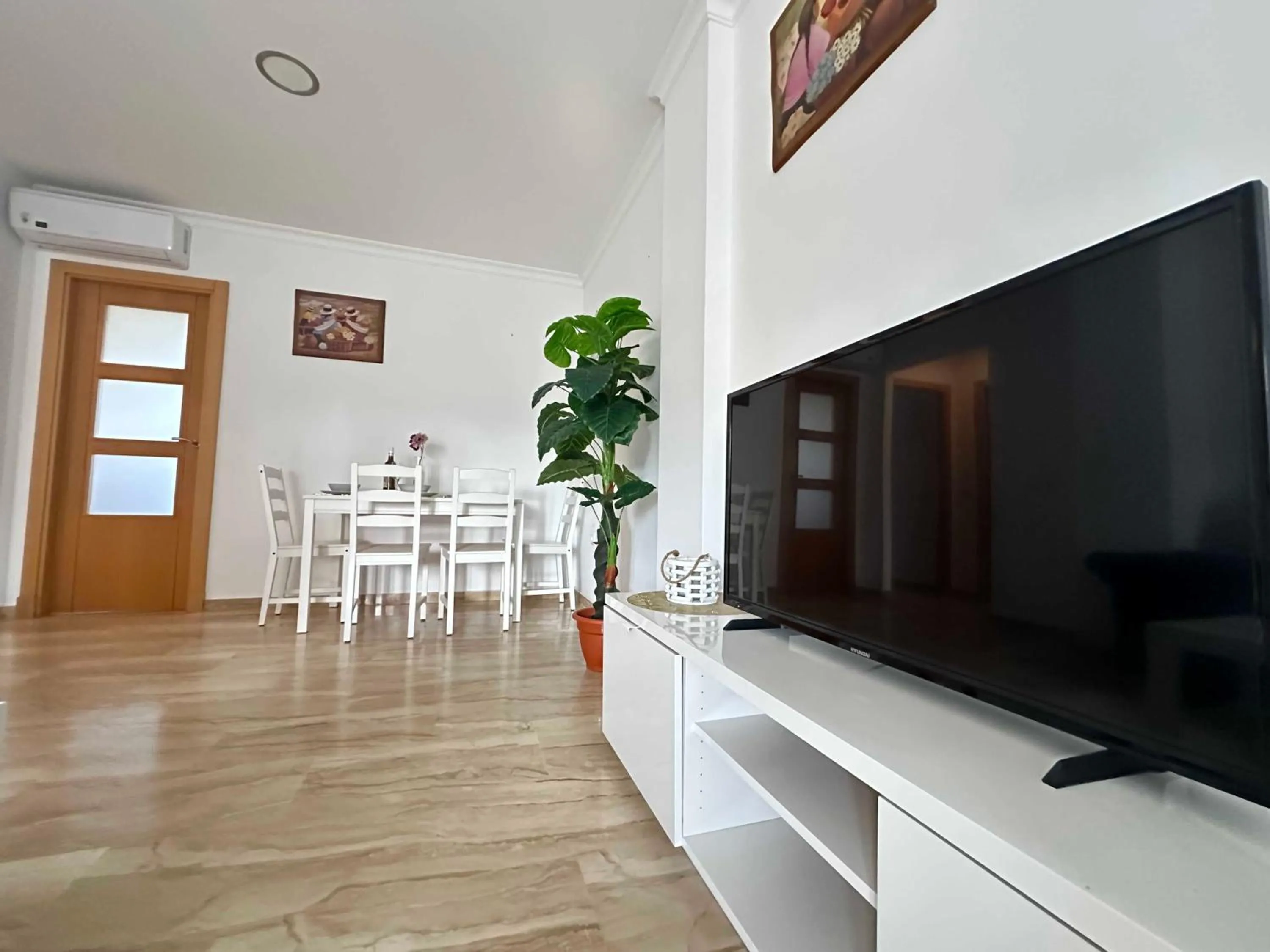 Communal lounge/ TV room in Taymar