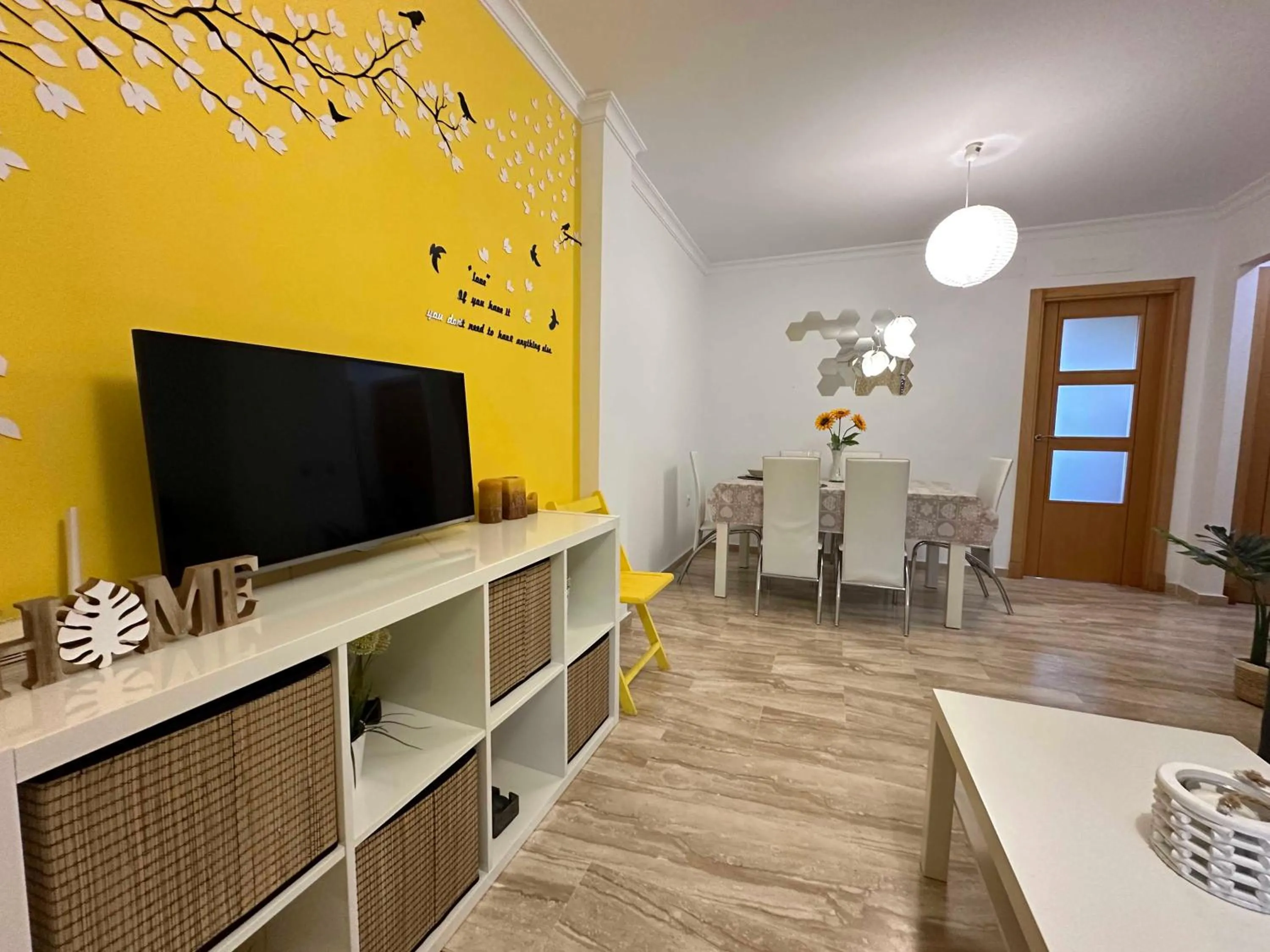 Communal lounge/ TV room in Taymar