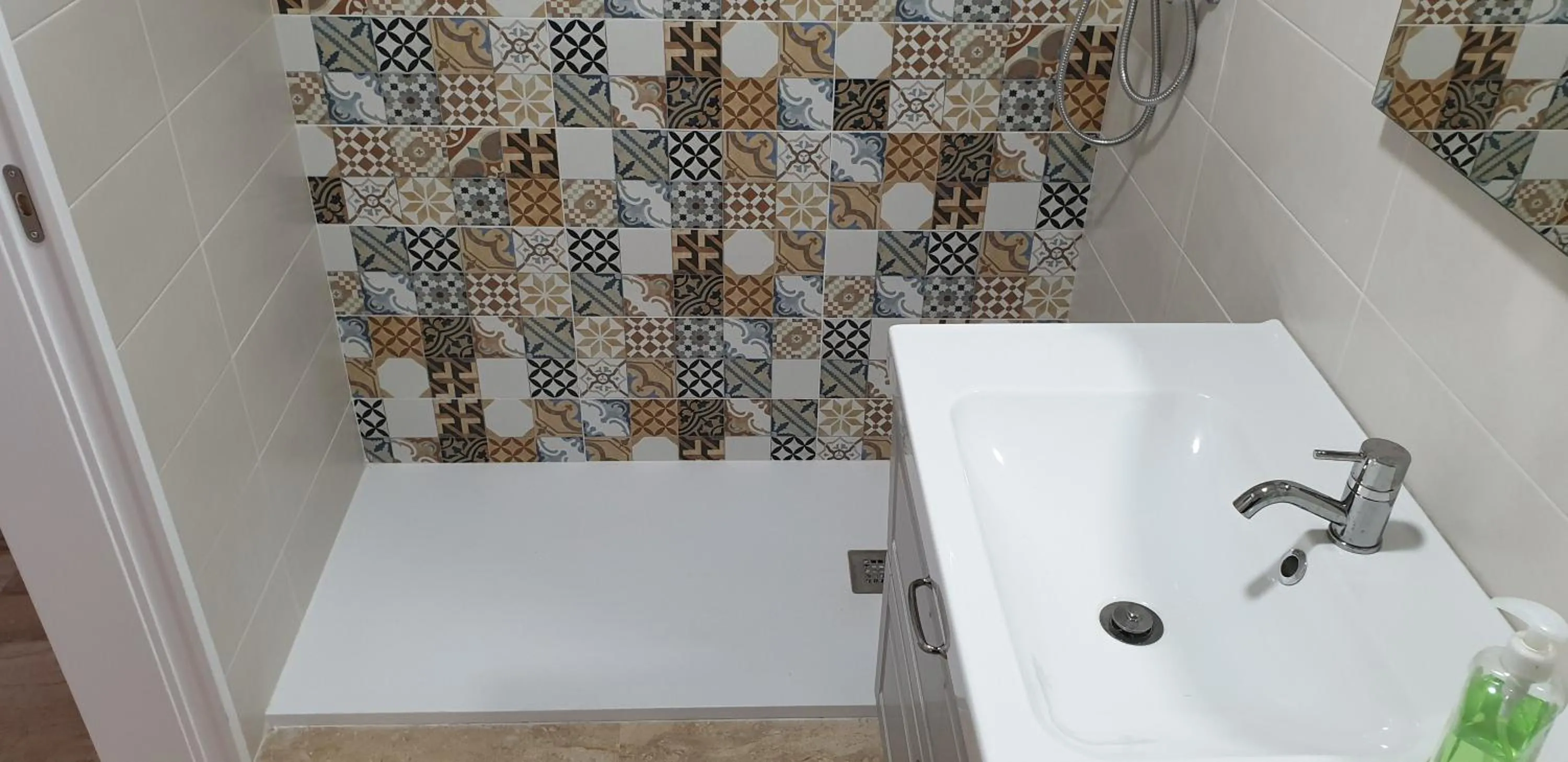 Shower in Taymar