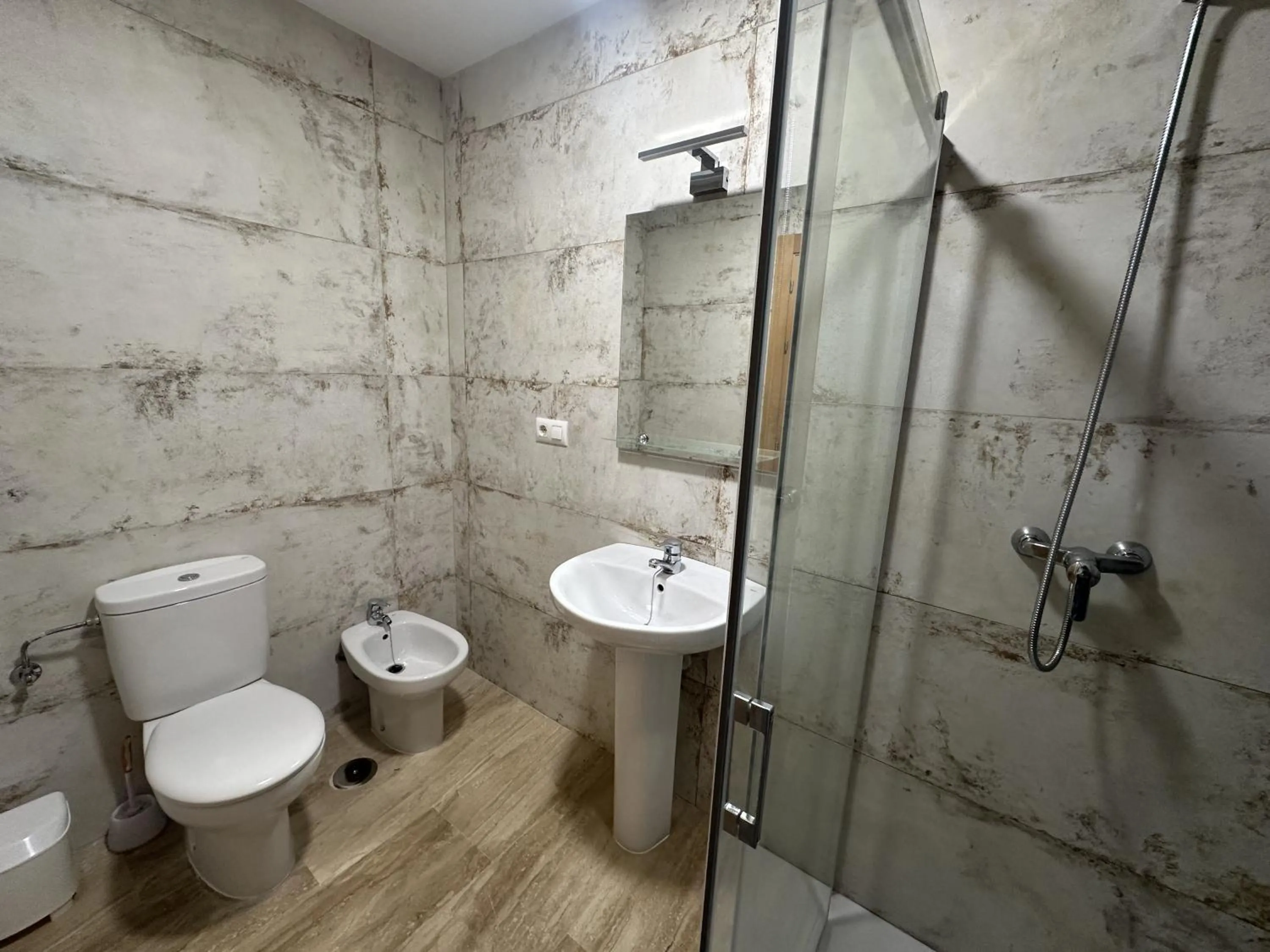 Shower in Taymar