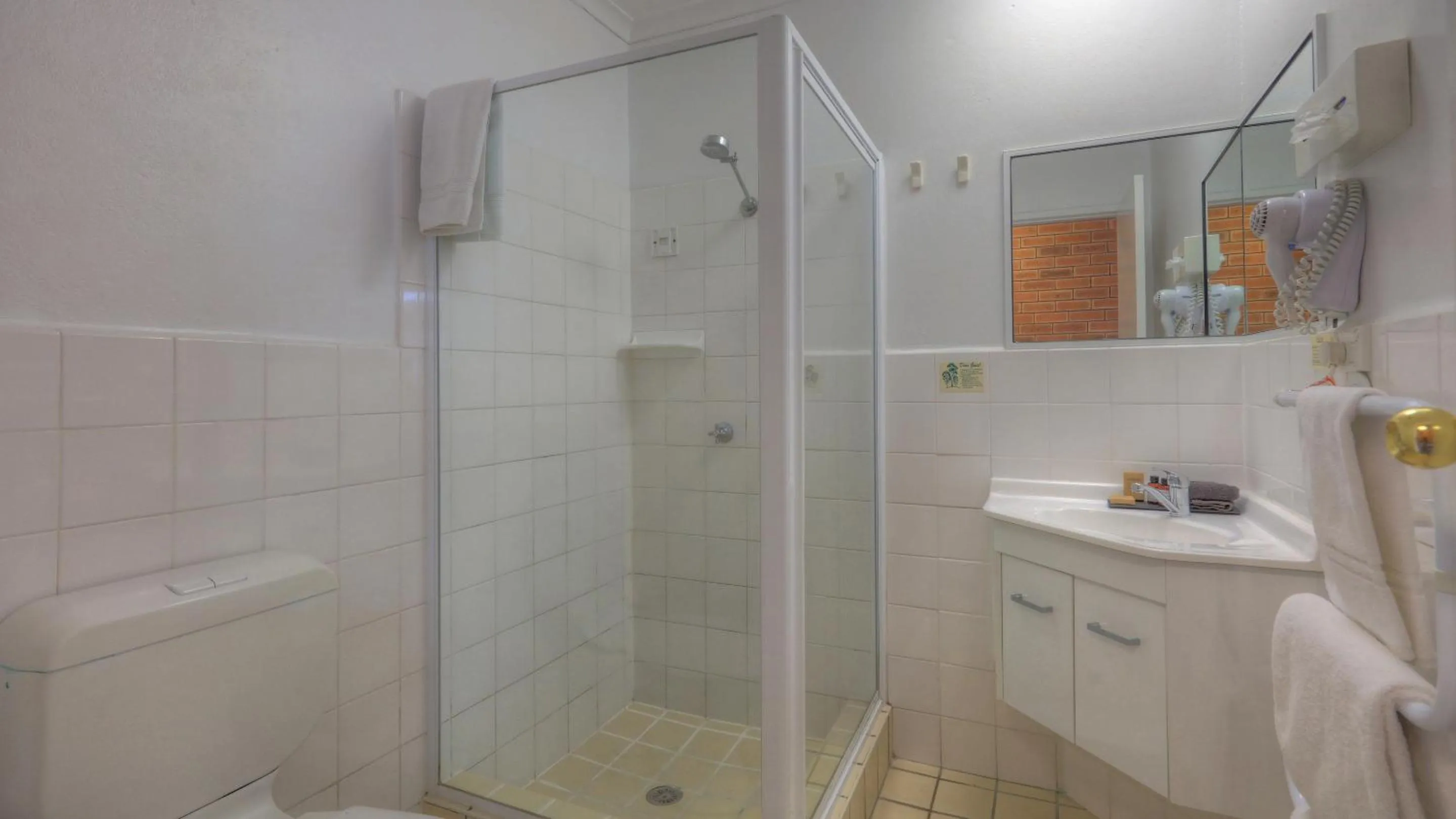 Bathroom in Cousins Motor Inn