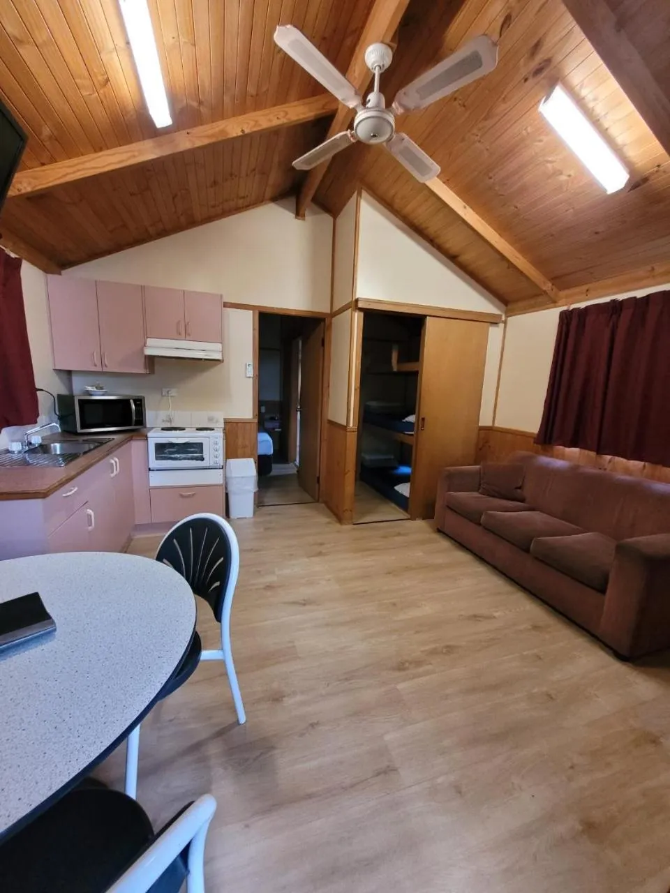 Kitchen or kitchenette in Lani's Holiday Island