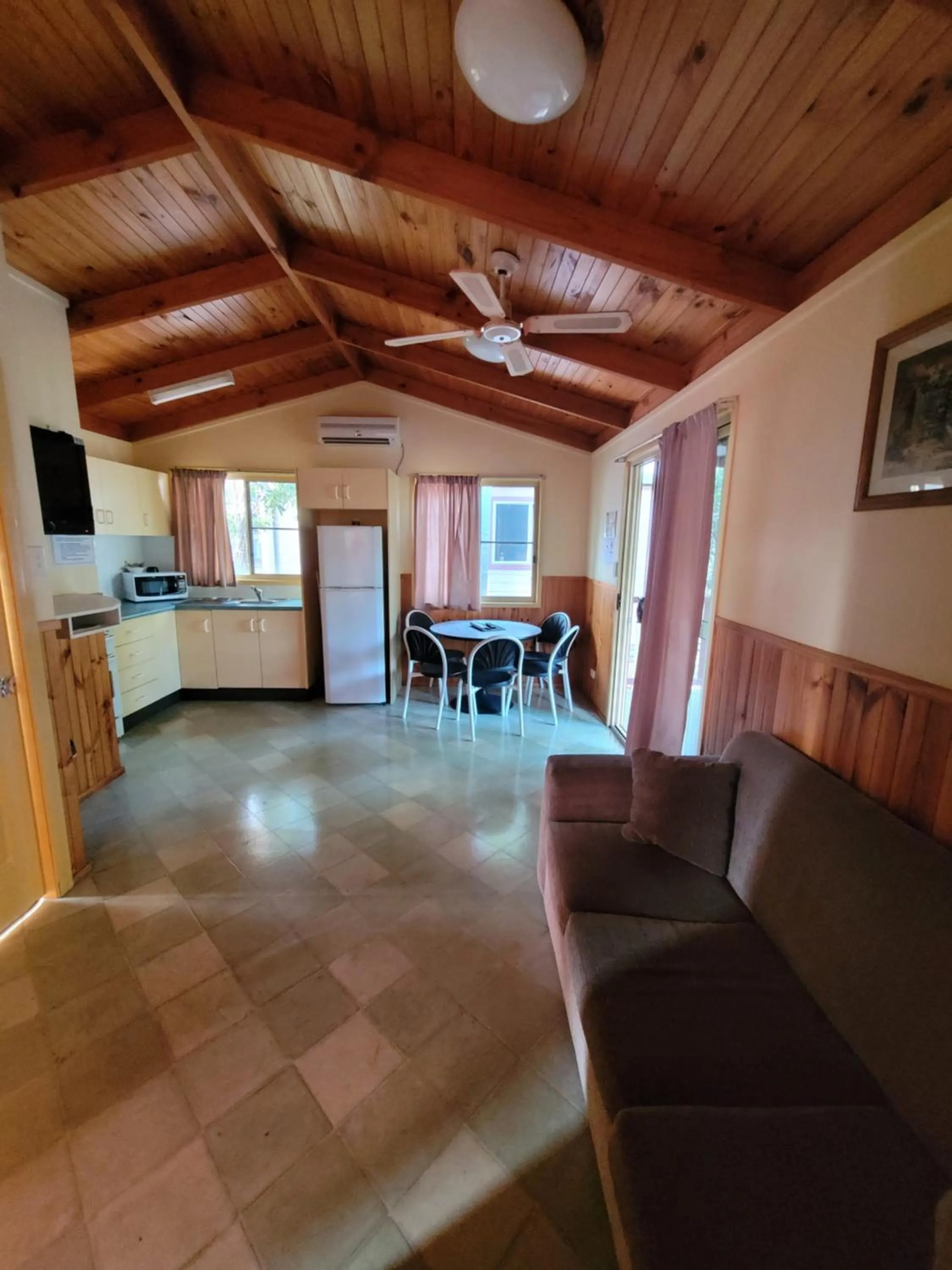 Kitchen or kitchenette in Lani's Holiday Island