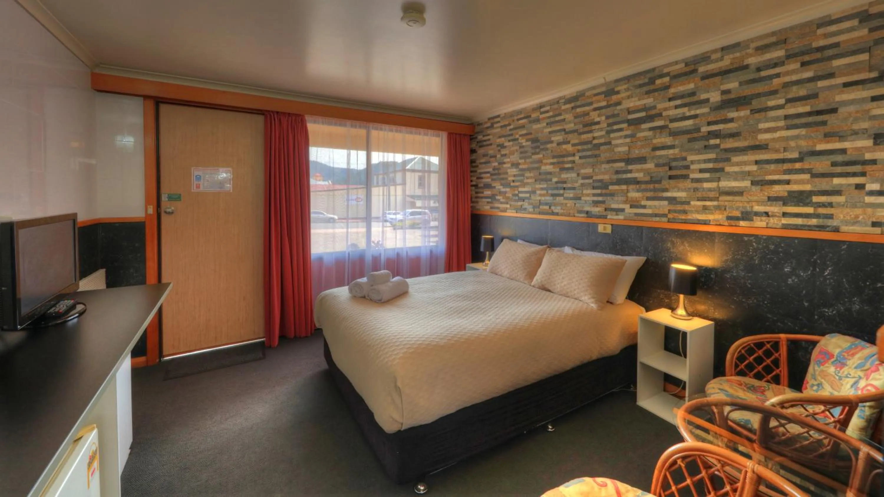 Bed in Queenstown Motor Lodge
