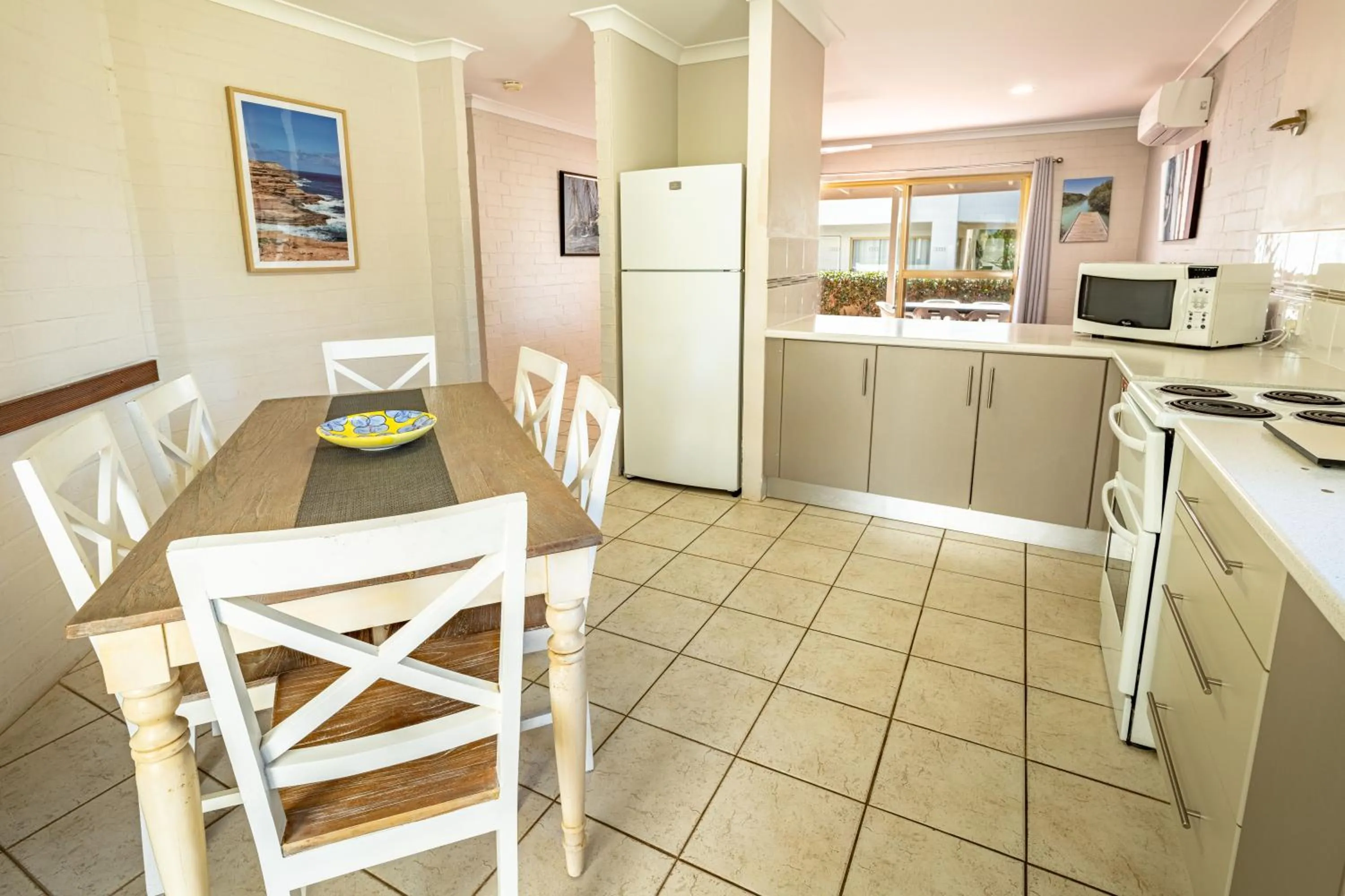Dining area in Kalbarri Murchison View Apartments