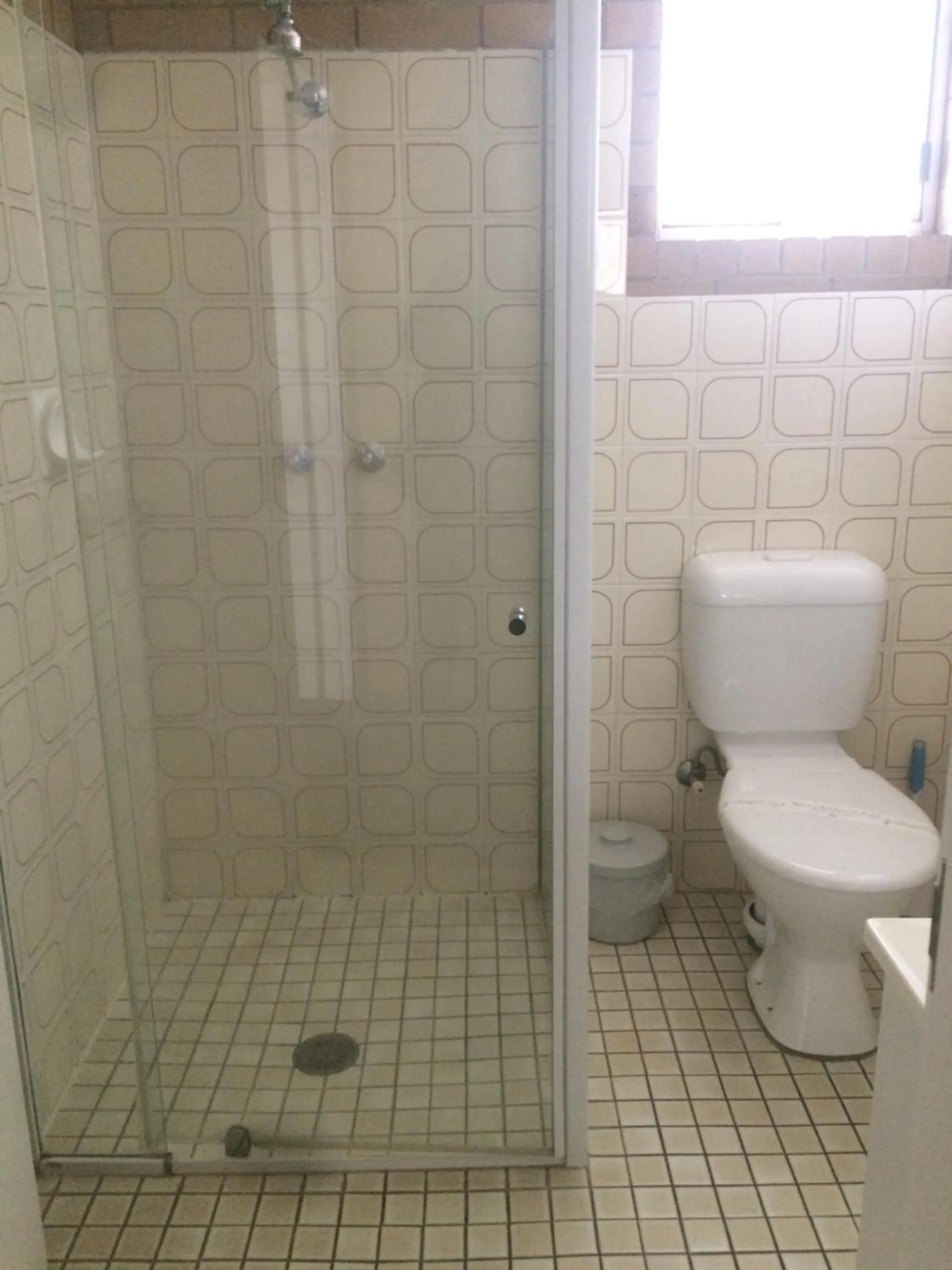 Shower in Alexander Motor Inn