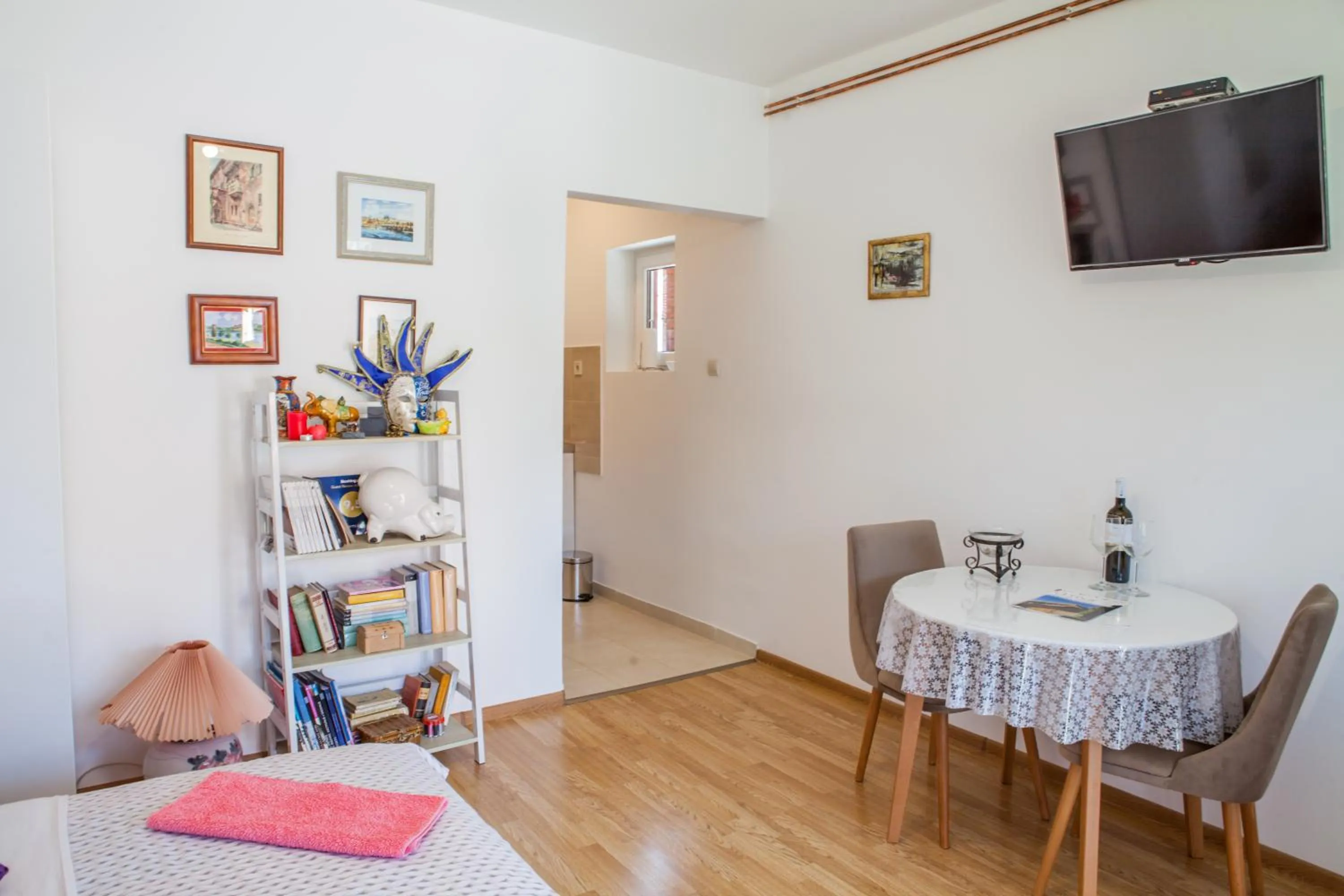 Apartment with Balcony - single occupancy in Apartments Heaven