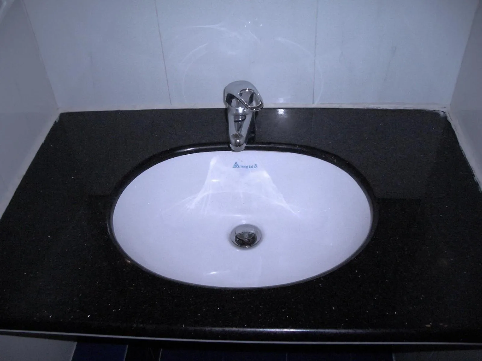 Bathroom in Kowloon YOUTH Village Tsim Sha Tsui 九龙青年公寓