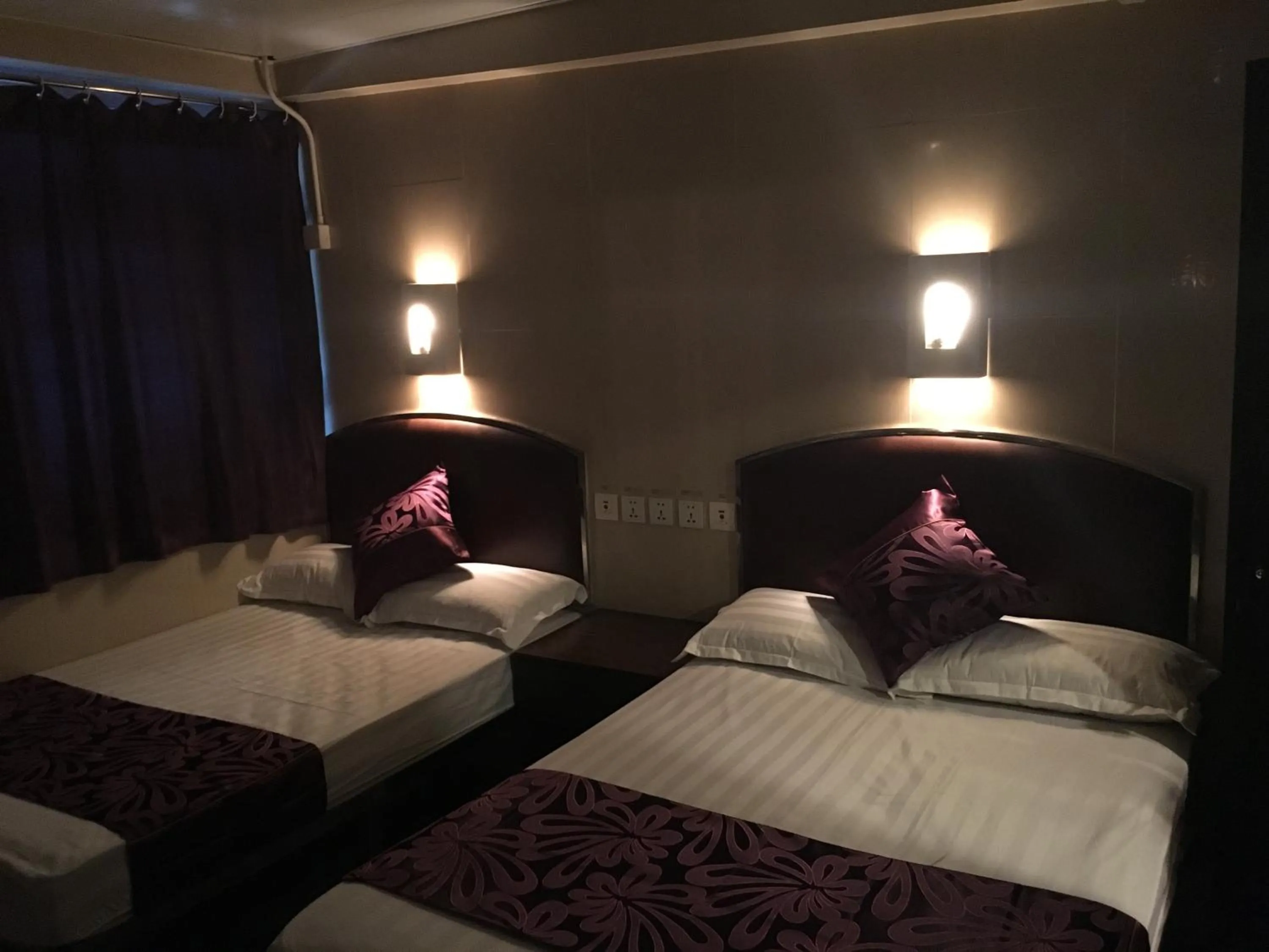 Off site, Bed in Kowloon YOUTH Village Tsim Sha Tsui 九龙青年公寓