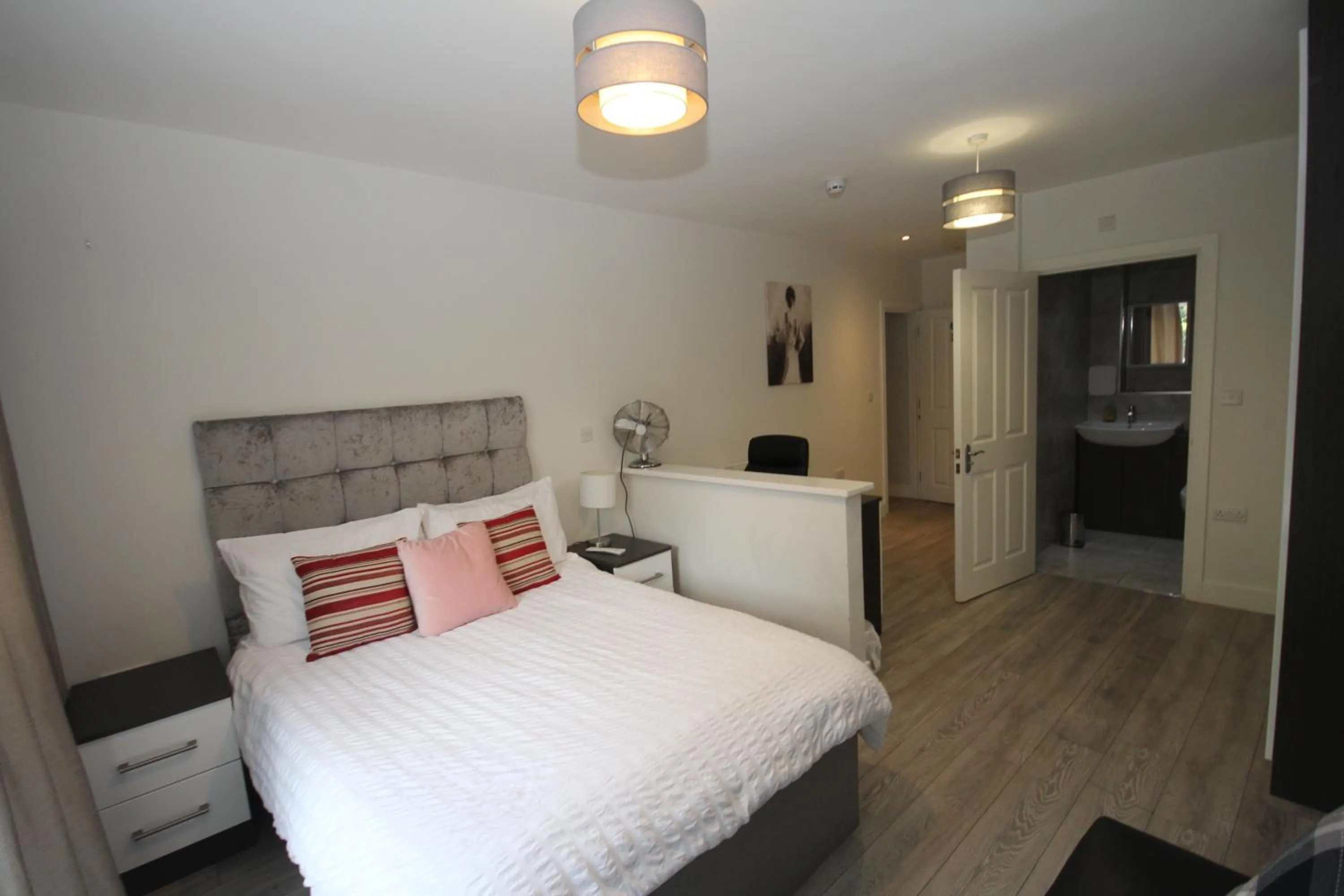 Bedroom, Bed in Lee's House