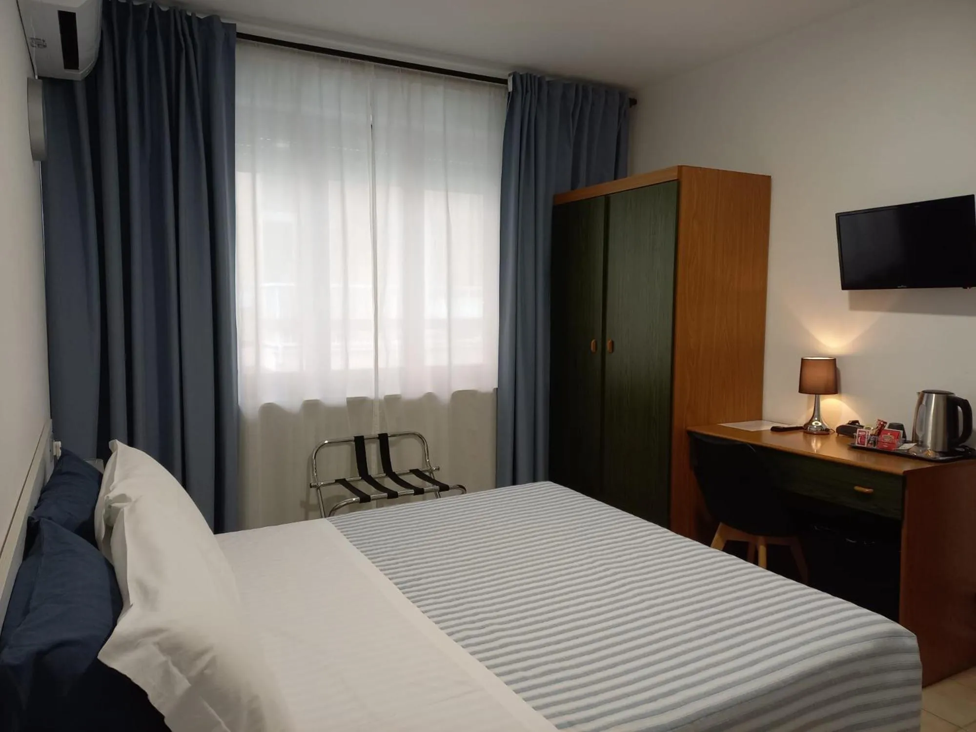 Bed in Hotel Cormorano