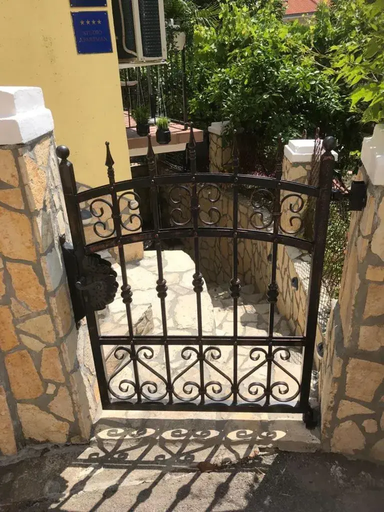 Studio Apartment with Sea View in Amorino Apartman Studio Studio Apartment with Sea View in Amorino Apartman Studio
