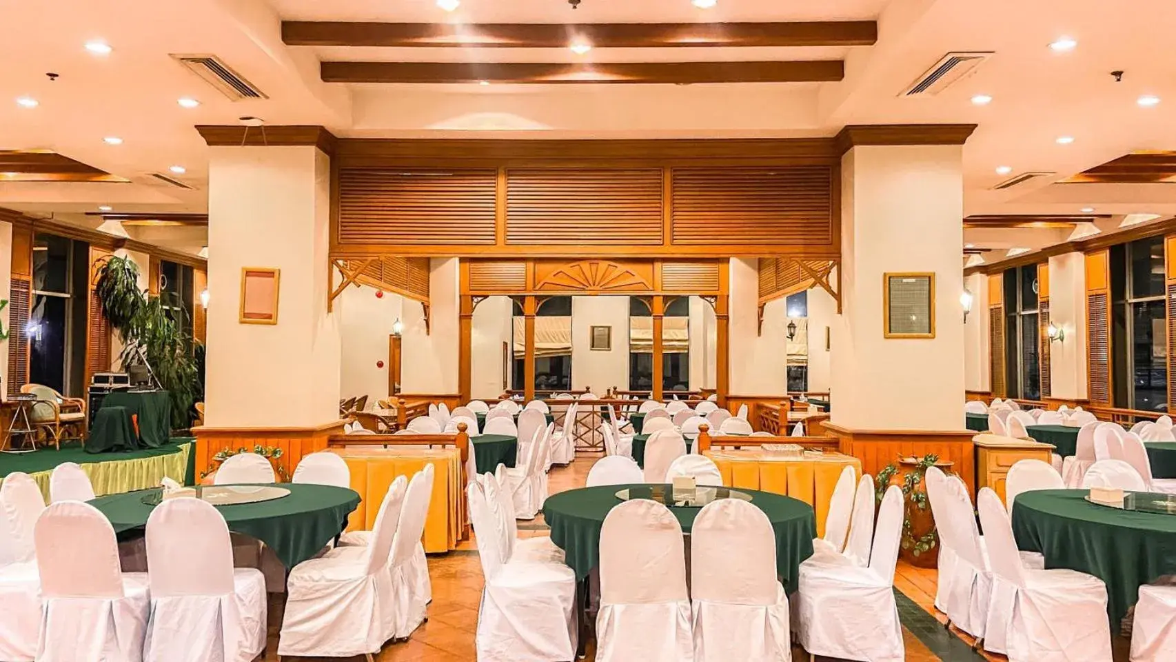 Restaurant/places to eat in K Park Grand Hotel Restaurant/places to eat in K Park Grand Hotel