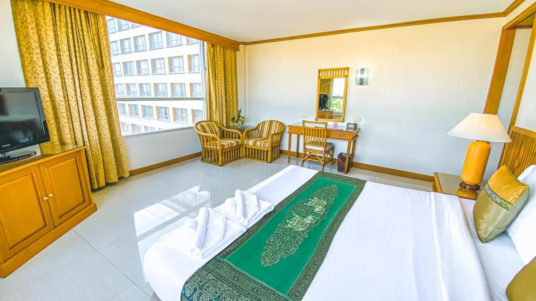 Photo of the whole room, Bed in K Park Grand Hotel