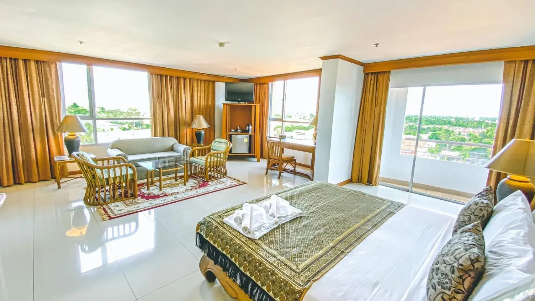 City view, Bed in K Park Grand Hotel City view, Bed in K Park Grand Hotel