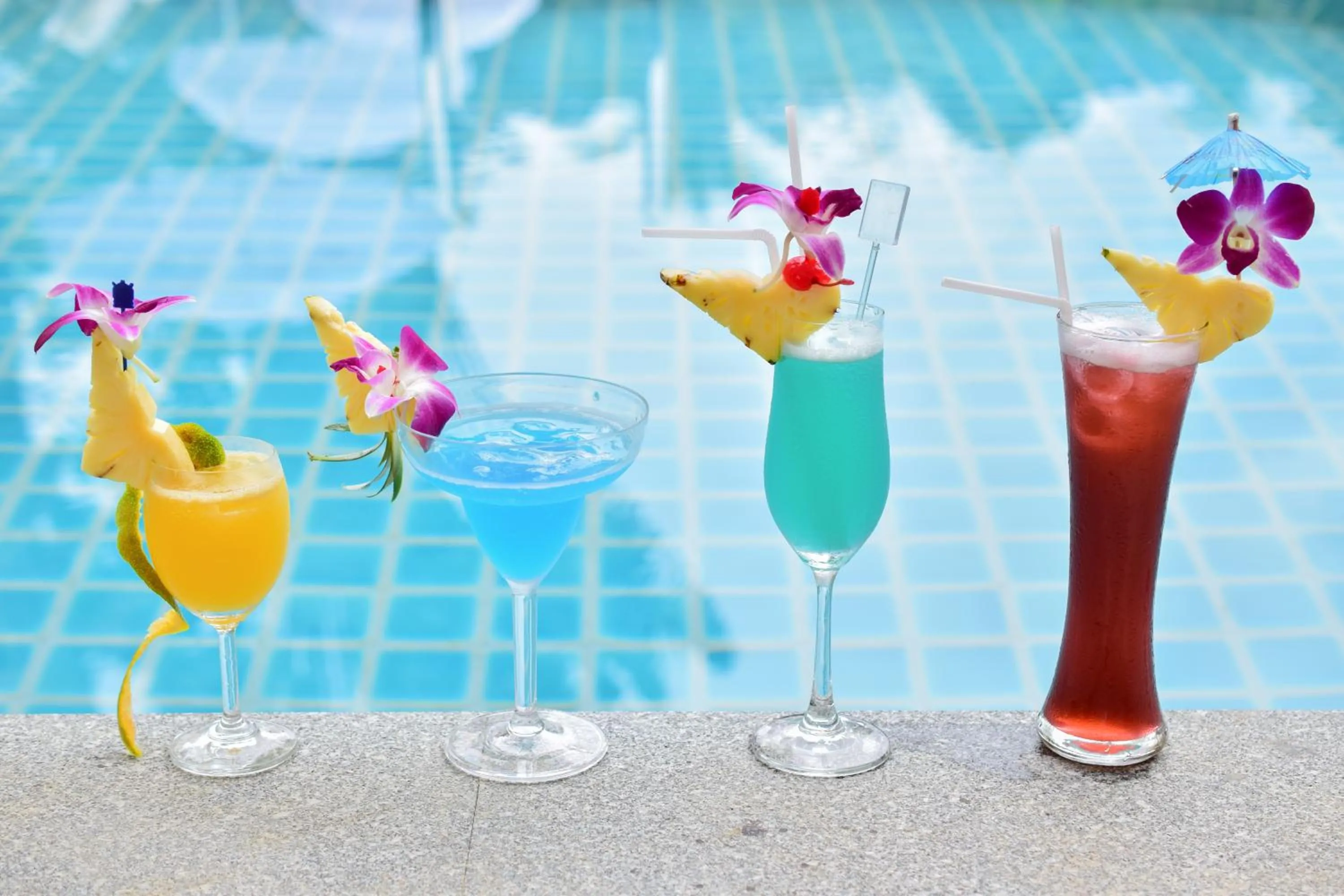 Drinks in The Leaf Oceanside by Katathani - SHA Extra Plus