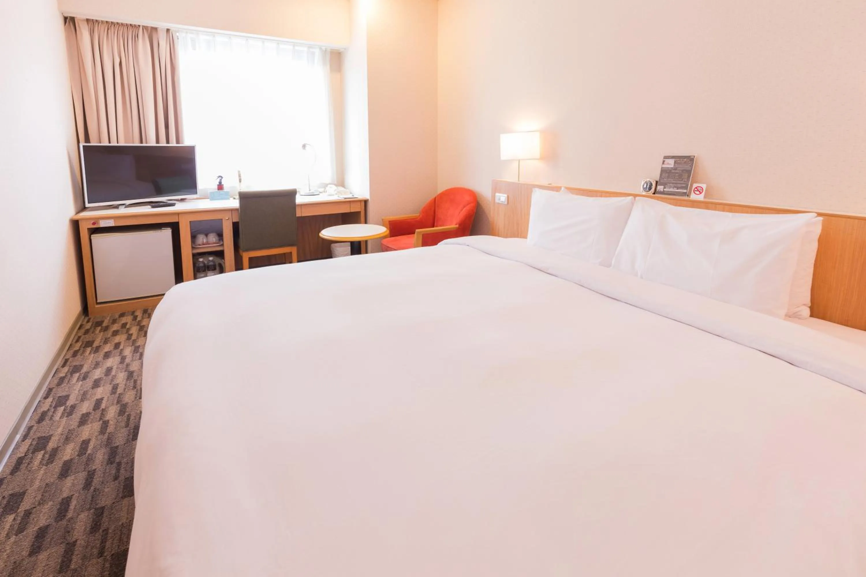 Bed in Hotel Sunroute Taipei