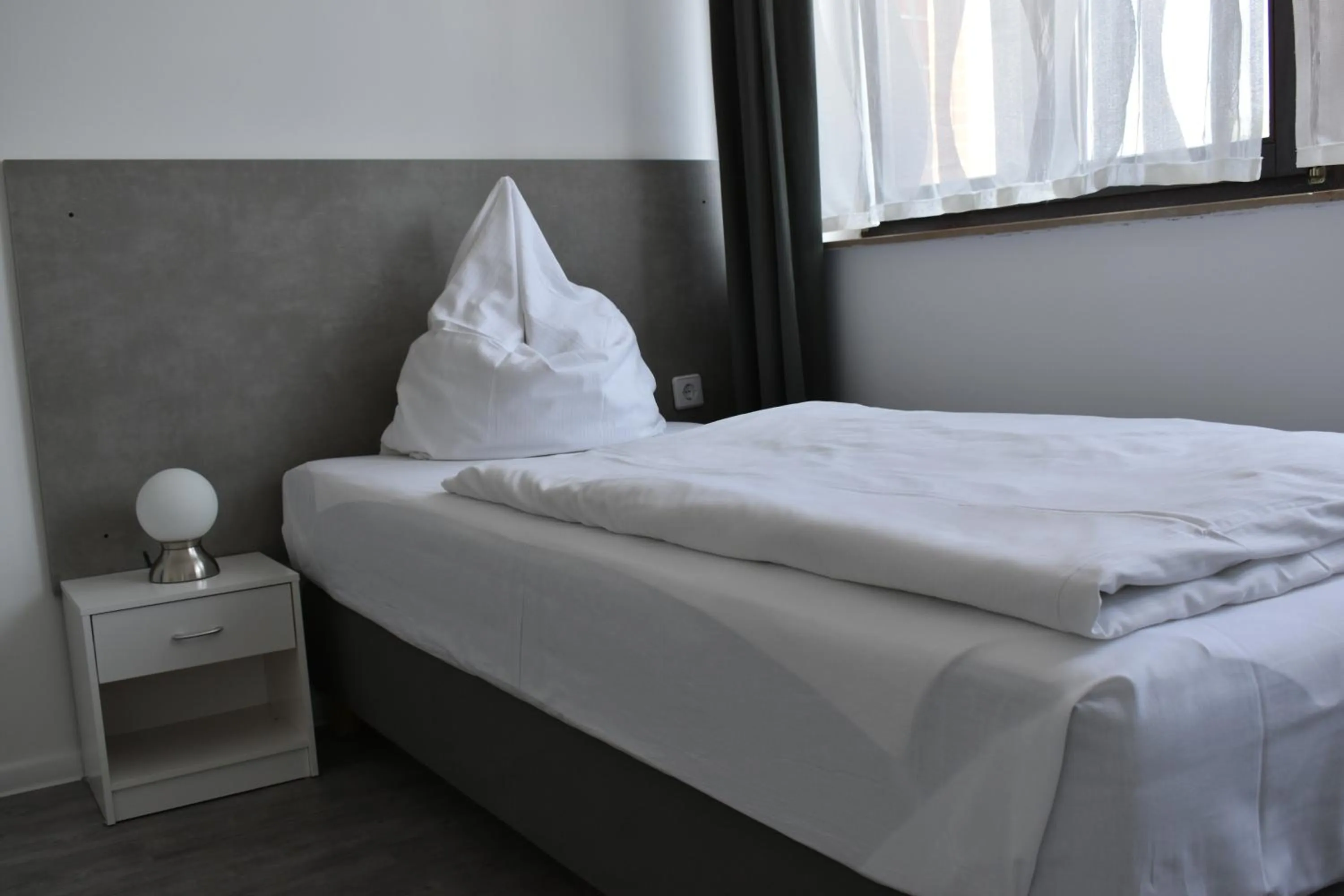 Bed in Motel Schönefeld