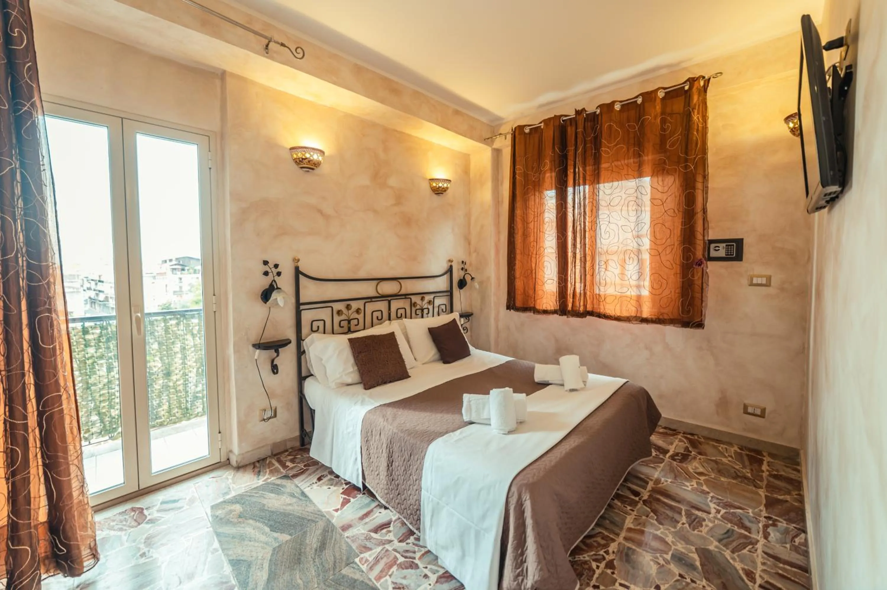 Bathroom, Bed in B&B Marranzano