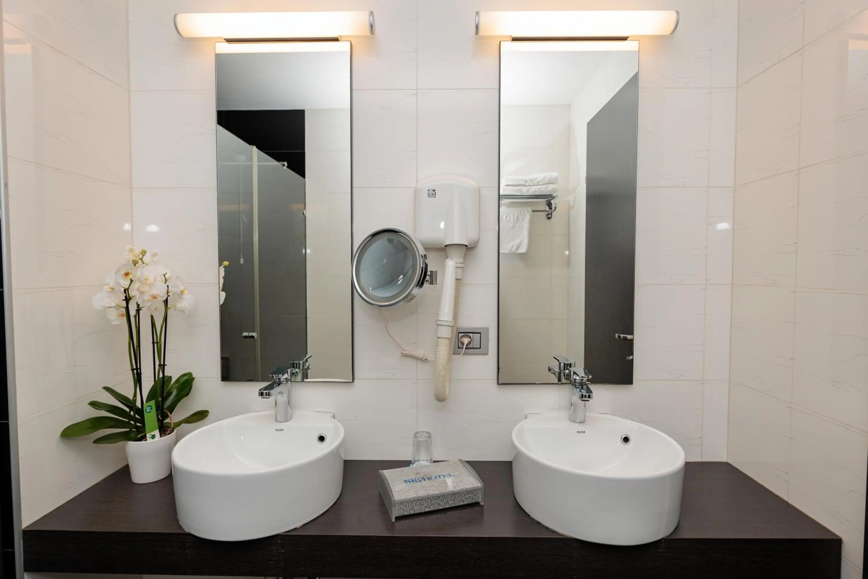 Shower in Sky Hotel Tirana