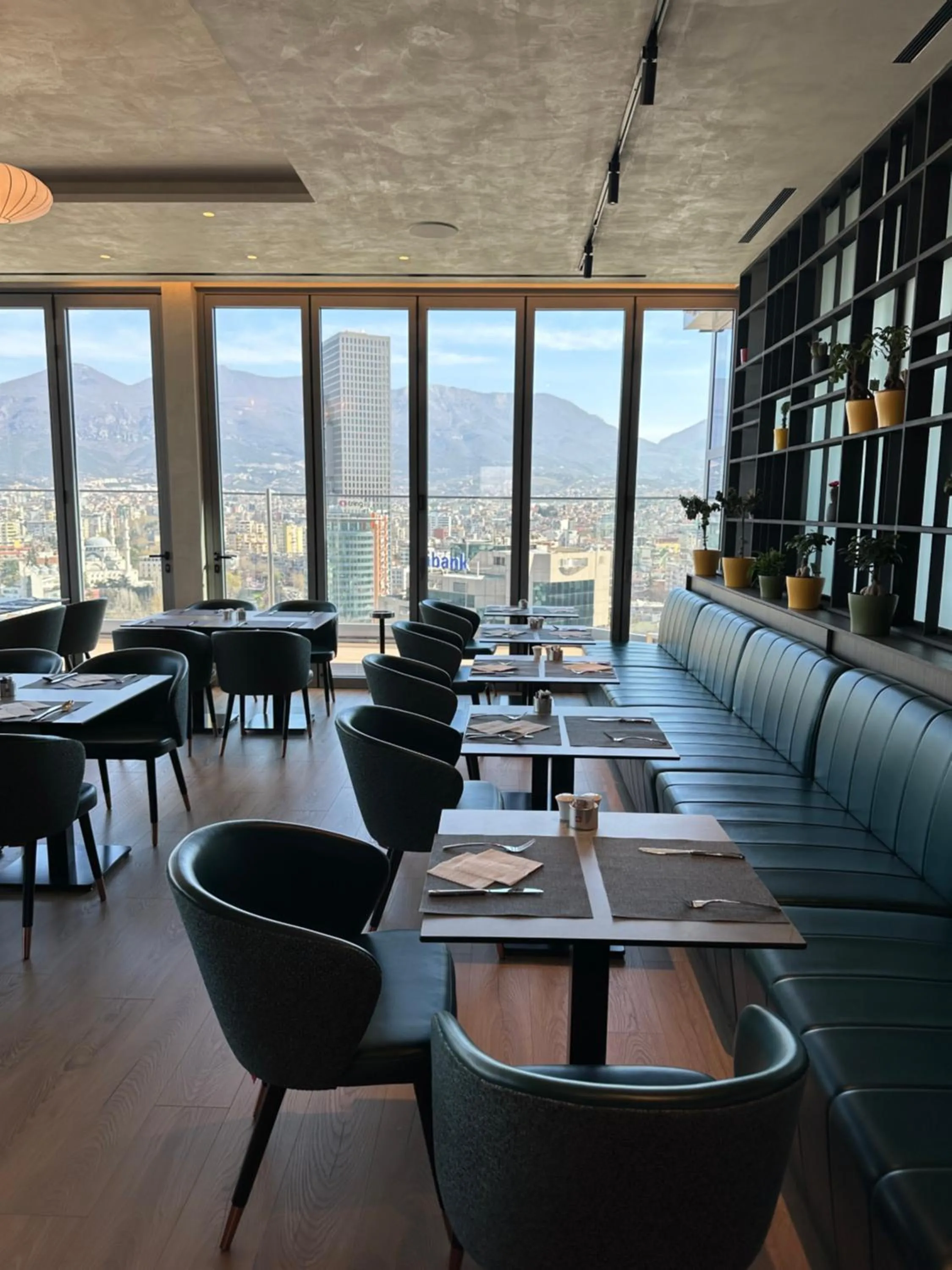 Restaurant/places to eat in Sky Hotel Tirana
