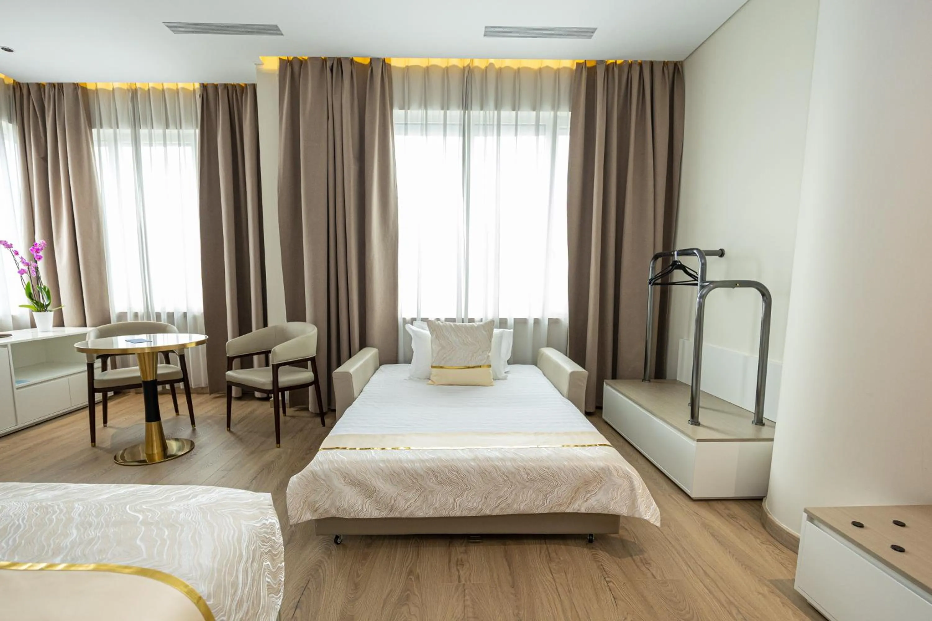 Bed in Sky Hotel Tirana