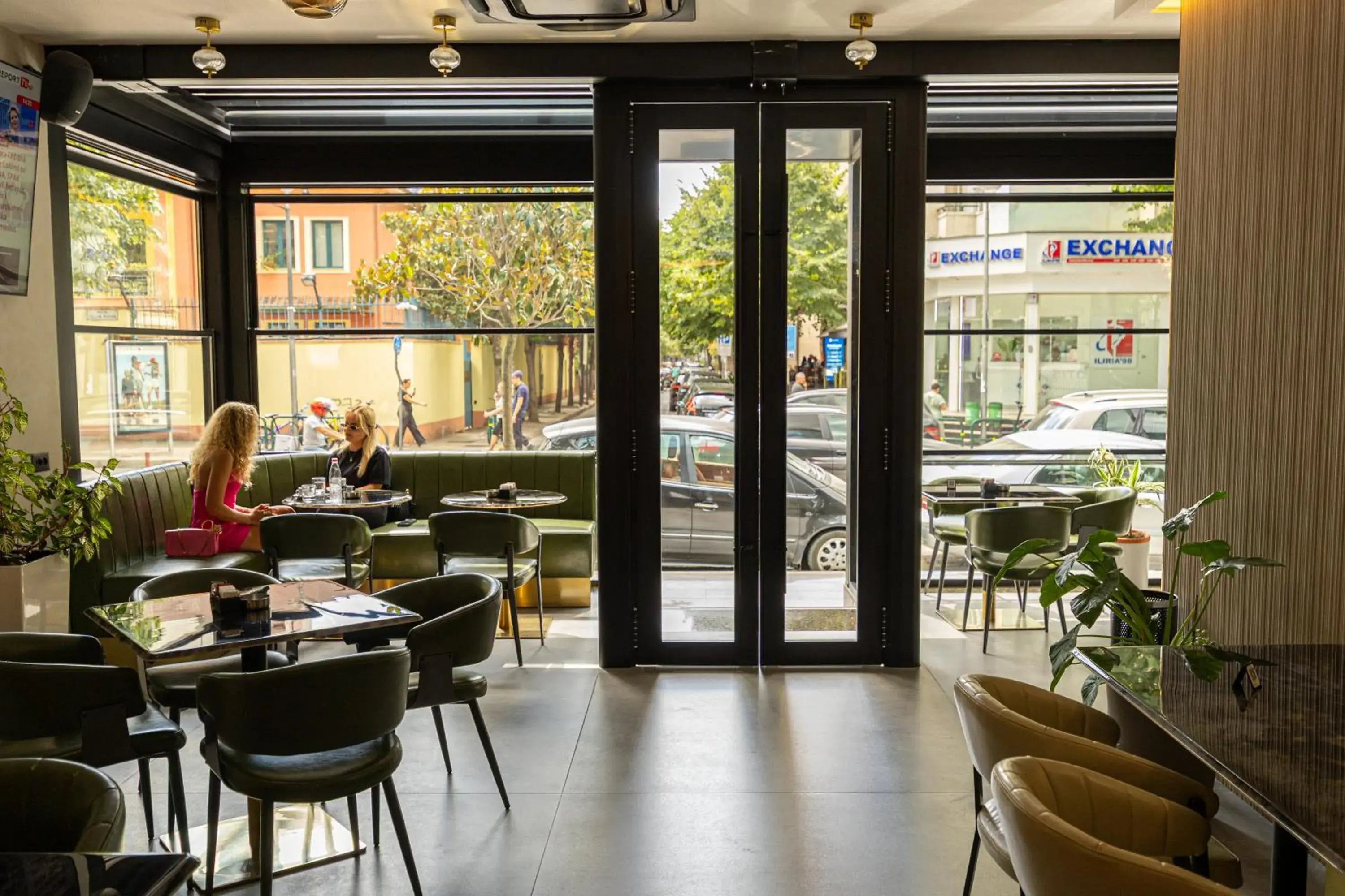 Restaurant/places to eat in Sky Hotel Tirana Restaurant/places to eat in Sky Hotel Tirana