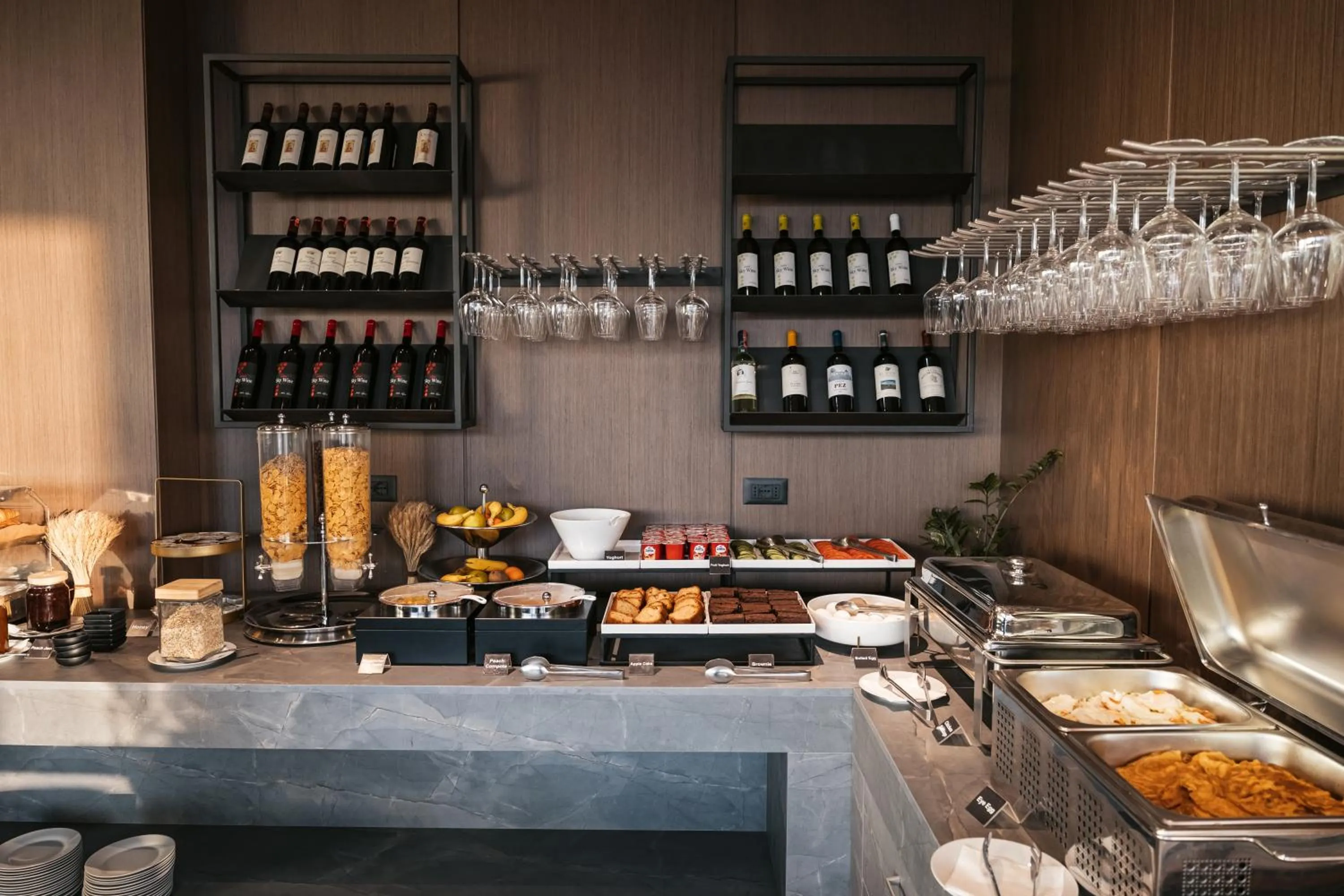 Restaurant/places to eat in Sky Hotel Tirana