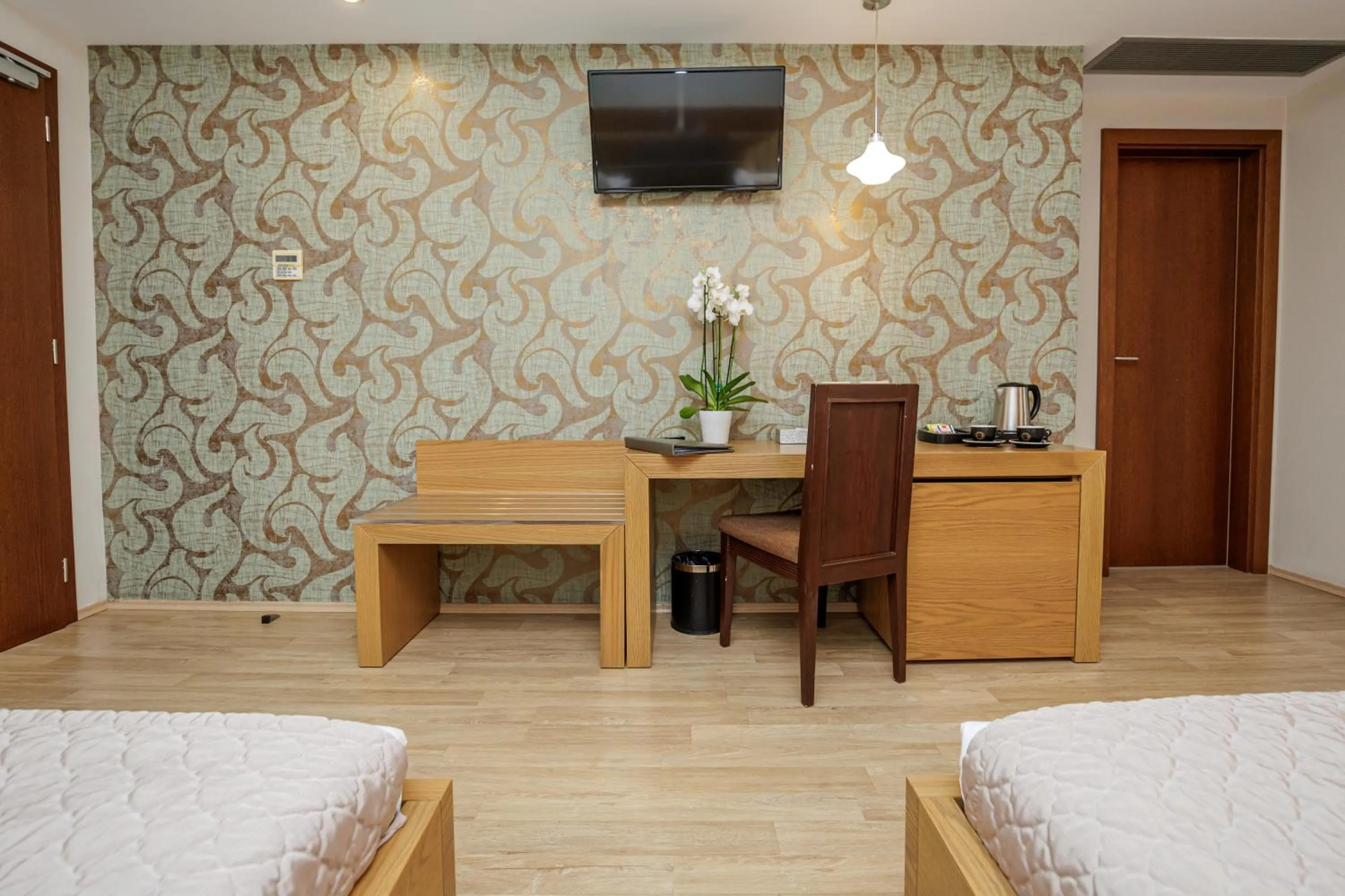 Bed in Sky Hotel Tirana