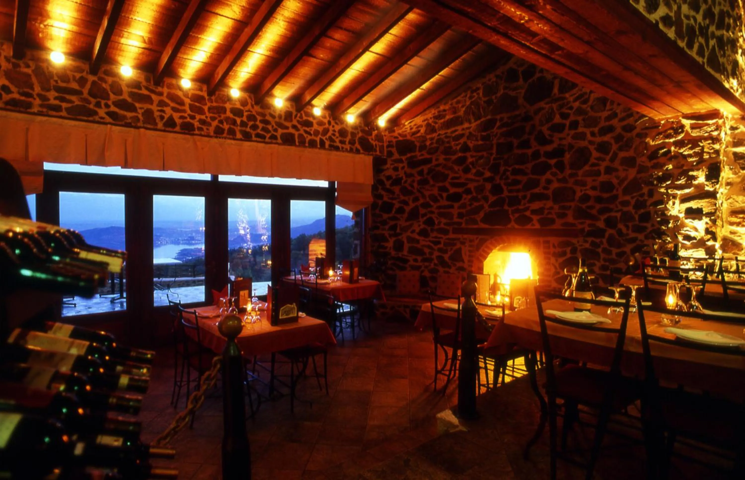 Restaurant/places to eat in Hotel Loggas