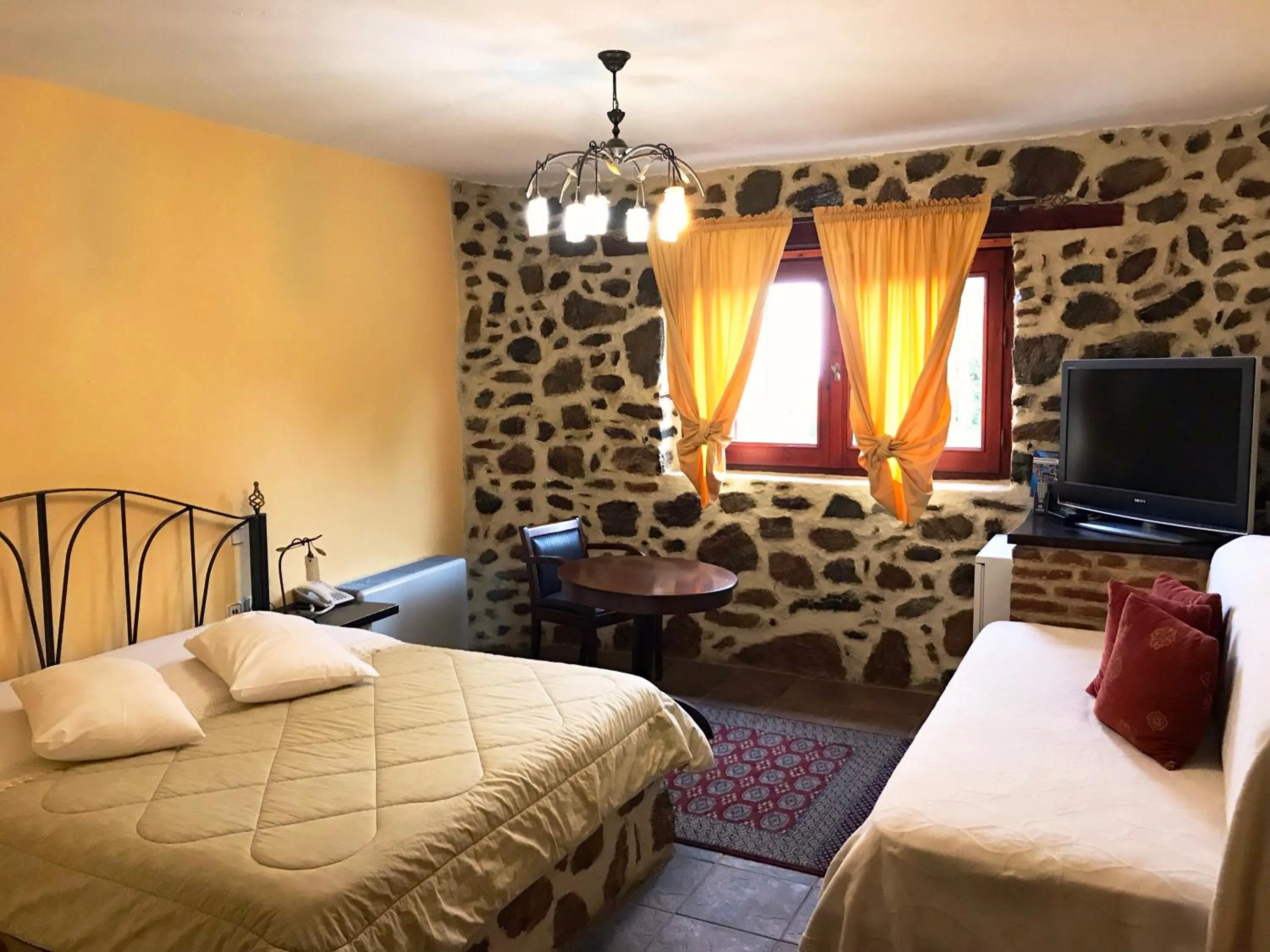 Bedroom, Bed in Hotel Loggas