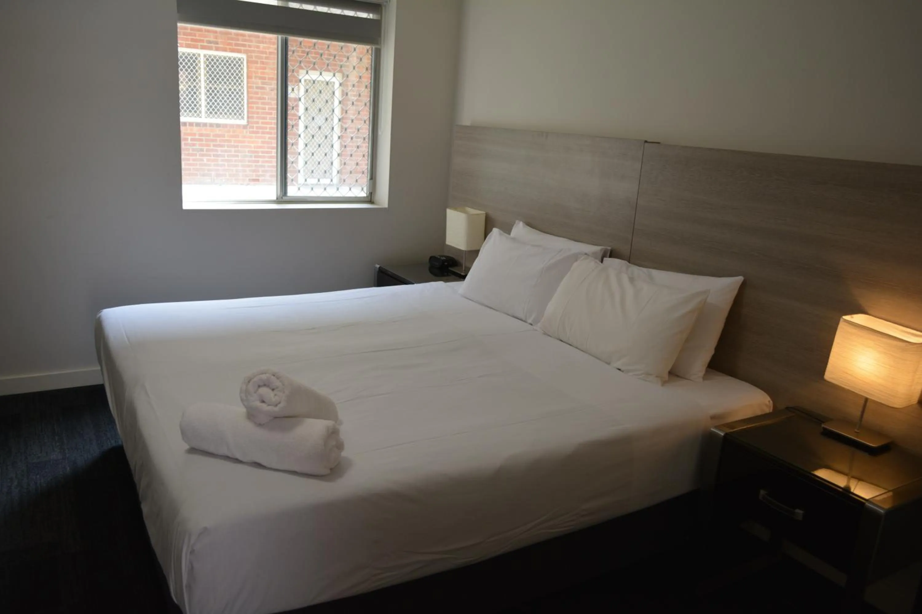 Bedroom, Bed in City Waters