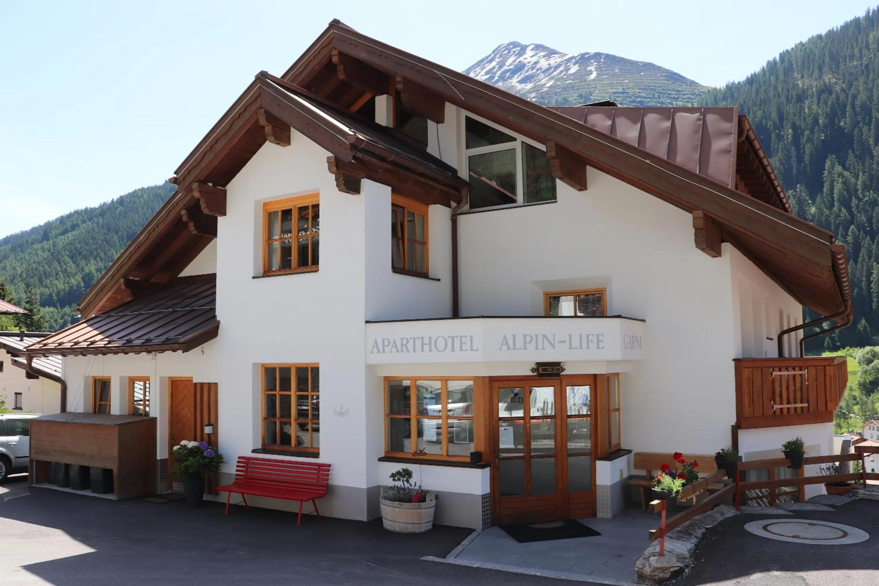 Property building in Aparthotel Alpin Life