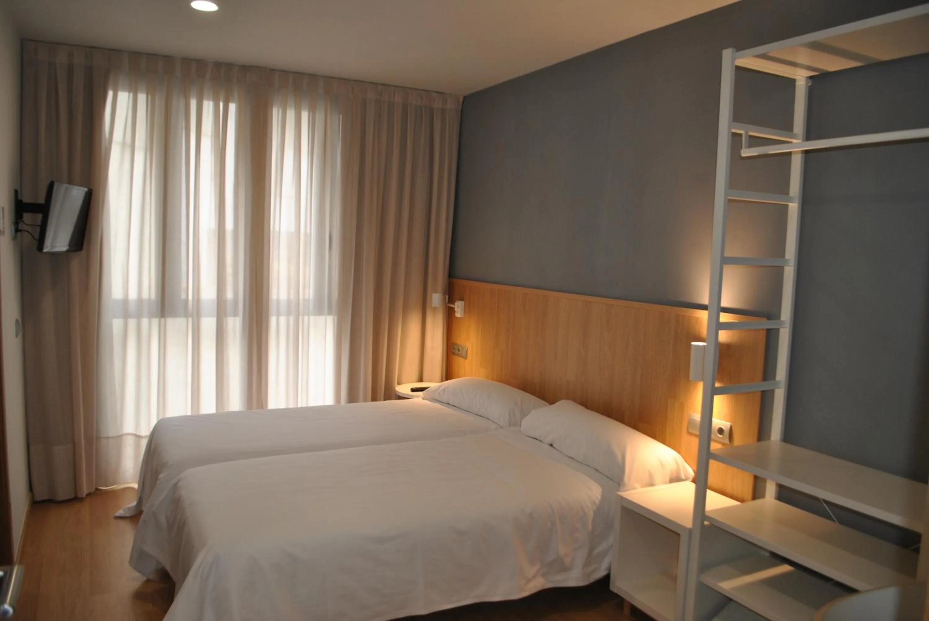 Bedroom, Bed in Hostal Universitat