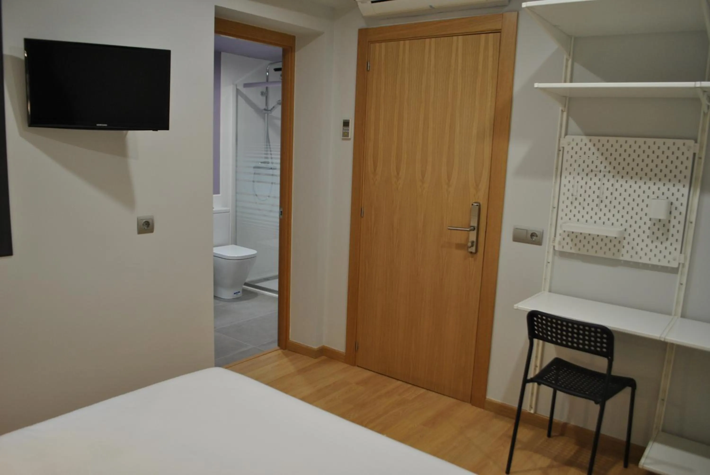 Bed in Hostal Universitat