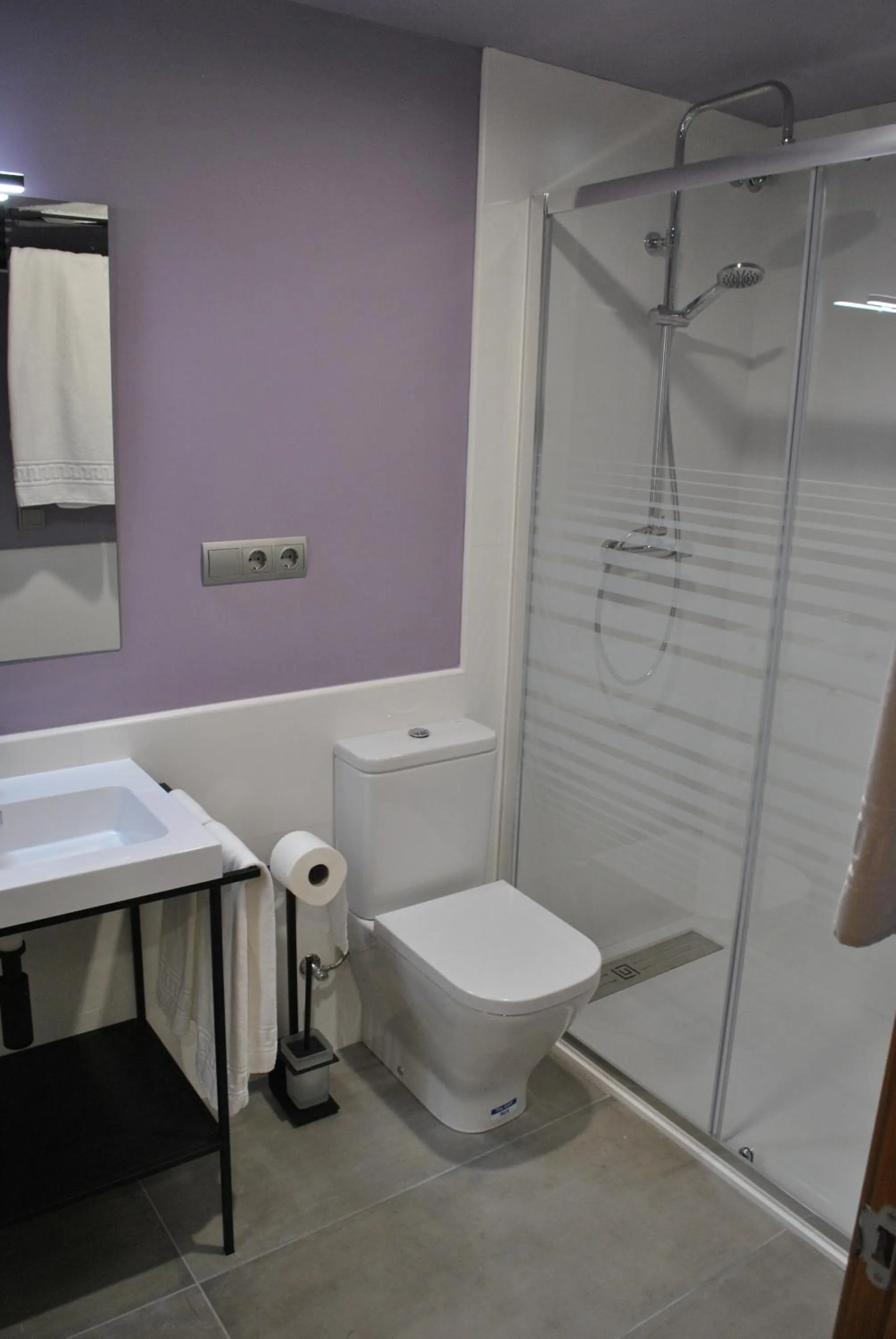 Shower in Hostal Universitat