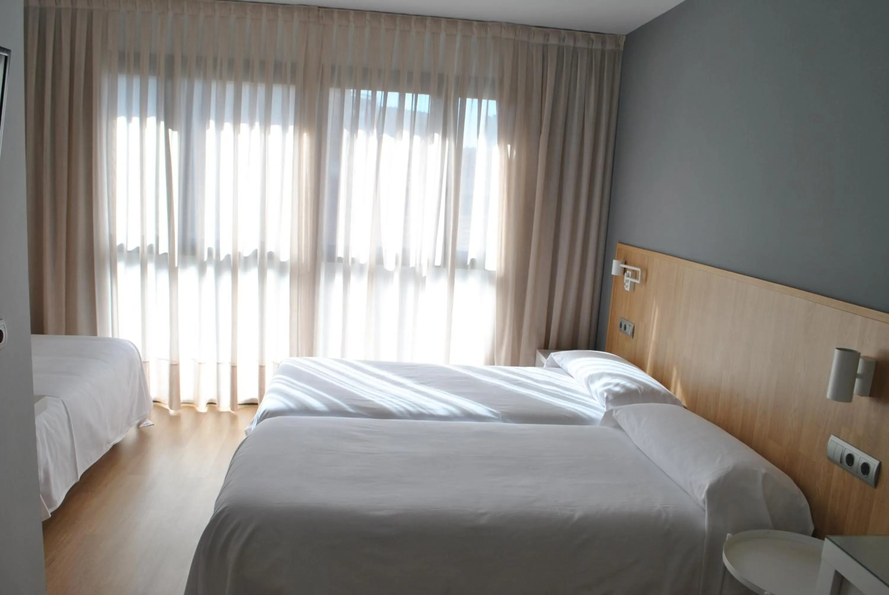 Photo of the whole room, Bed in Hostal Universitat
