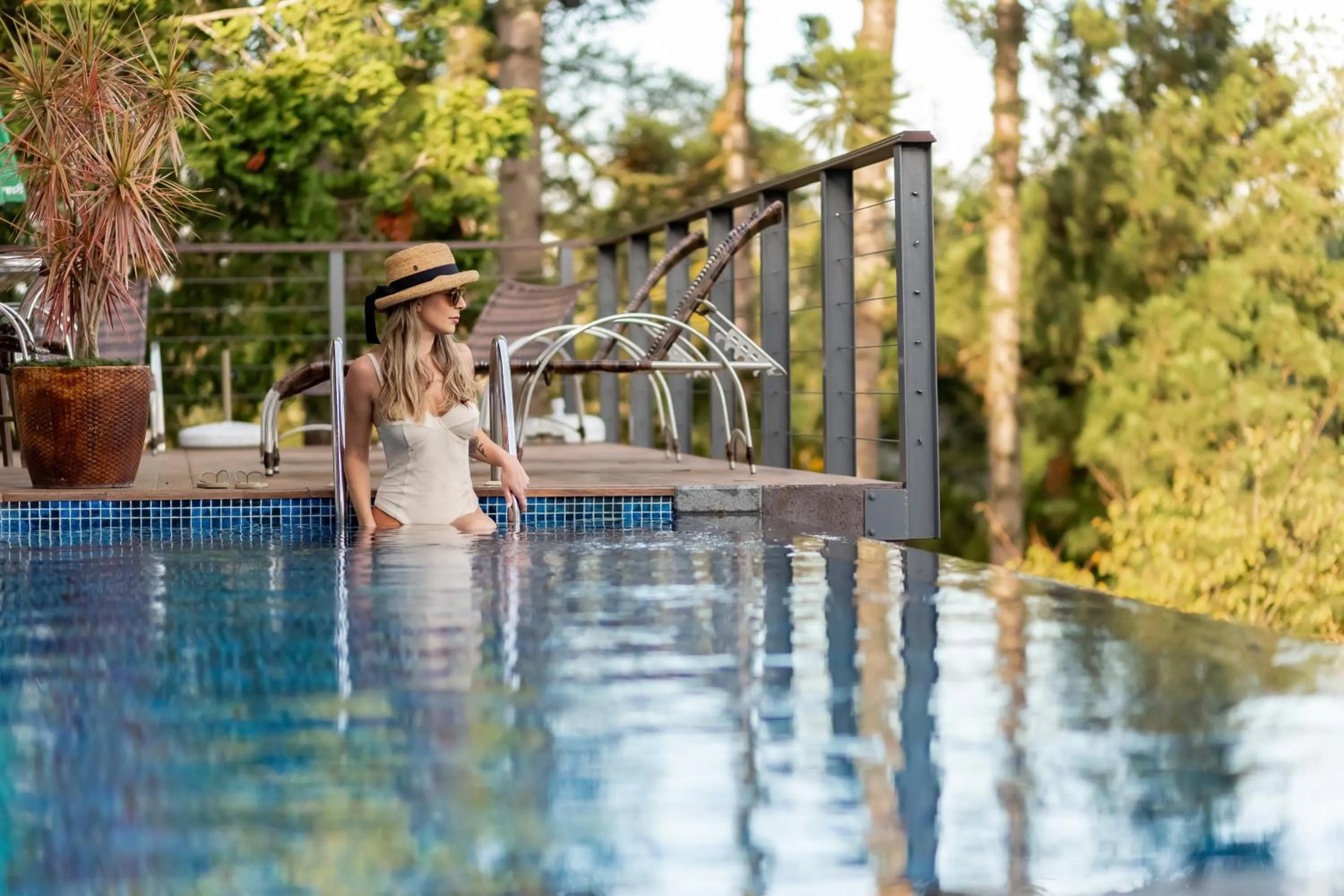 Pool view in Hotel Jardins da Colina