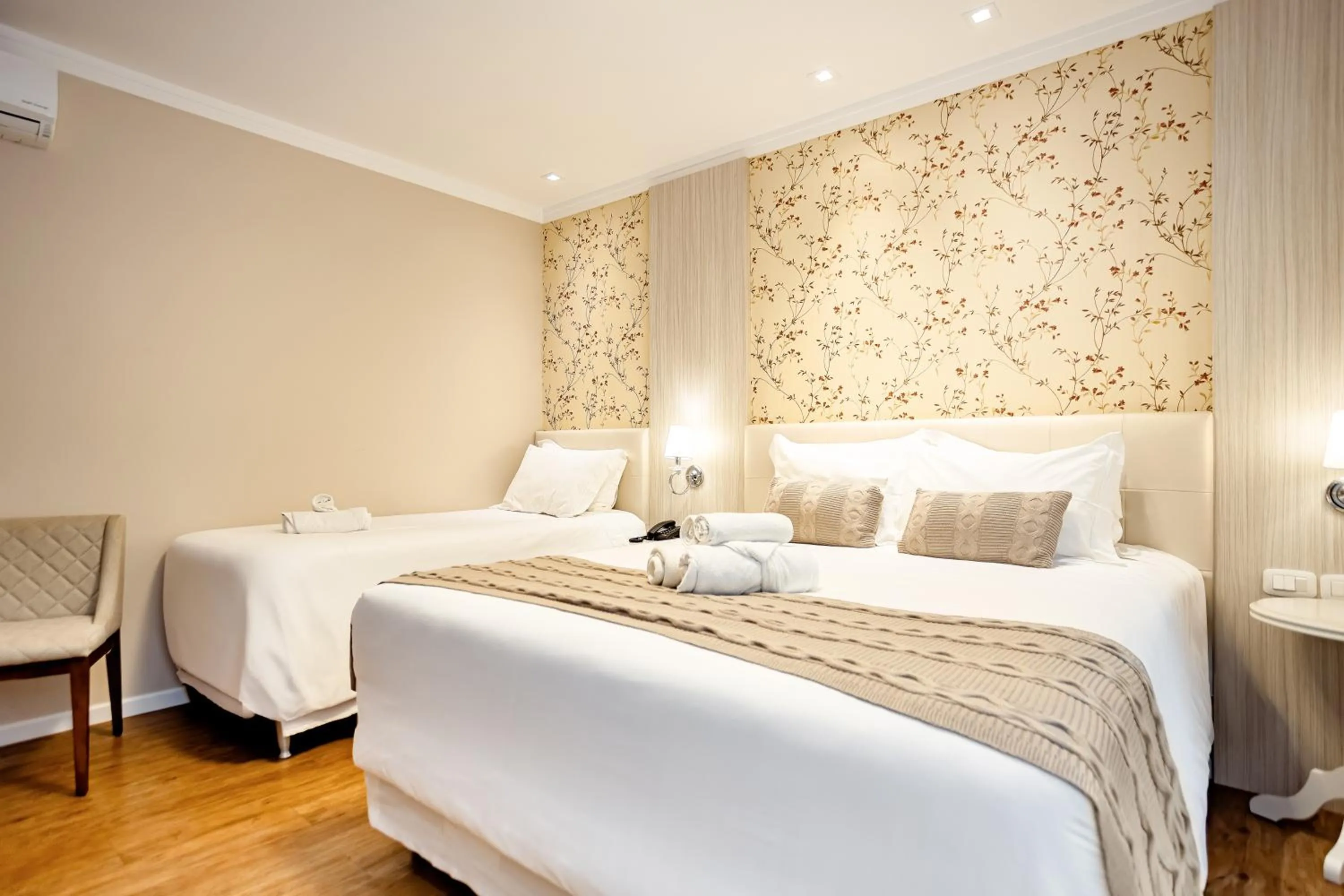 Bedroom, Bed in Hotel Jardins da Colina