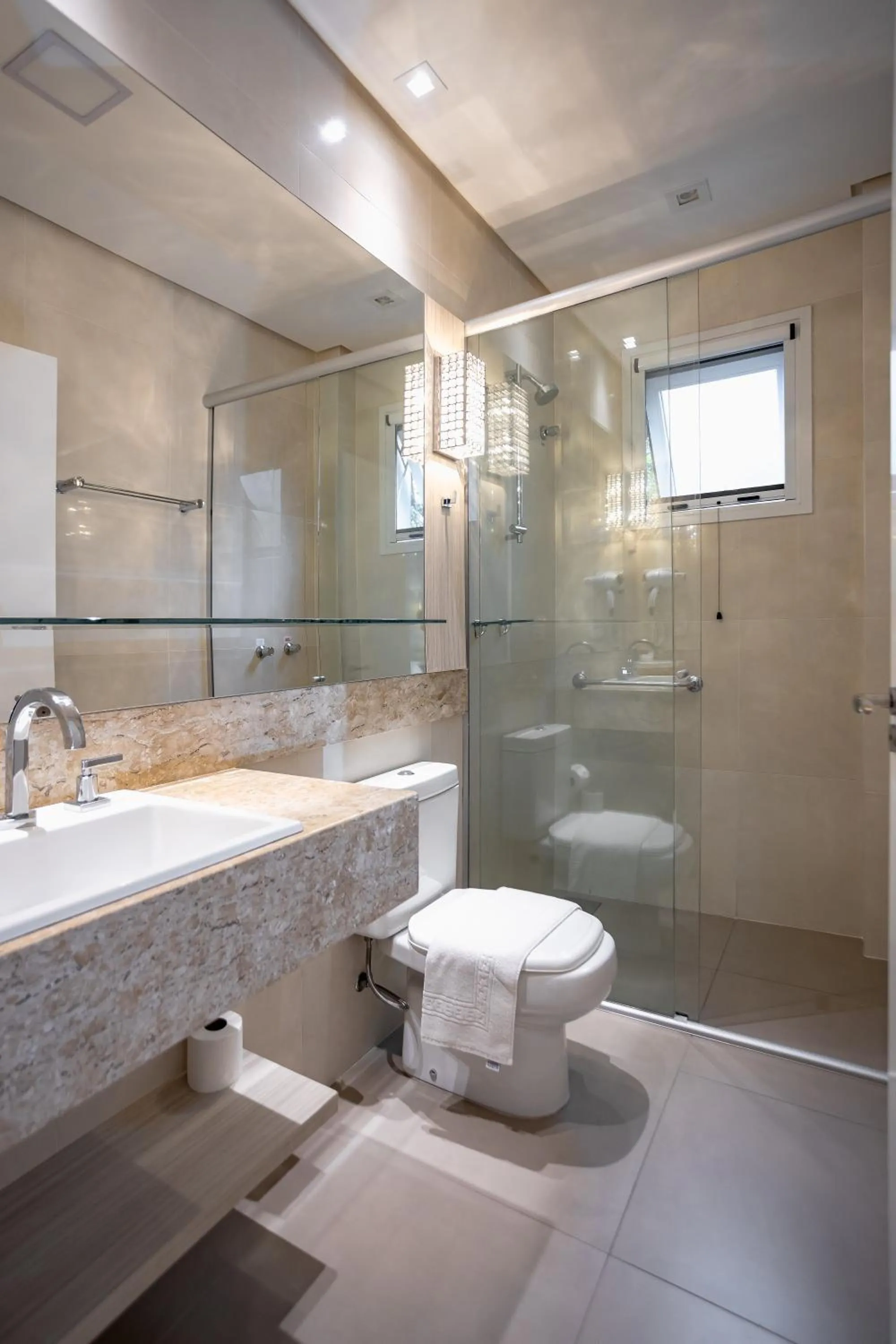 Shower in Hotel Jardins da Colina