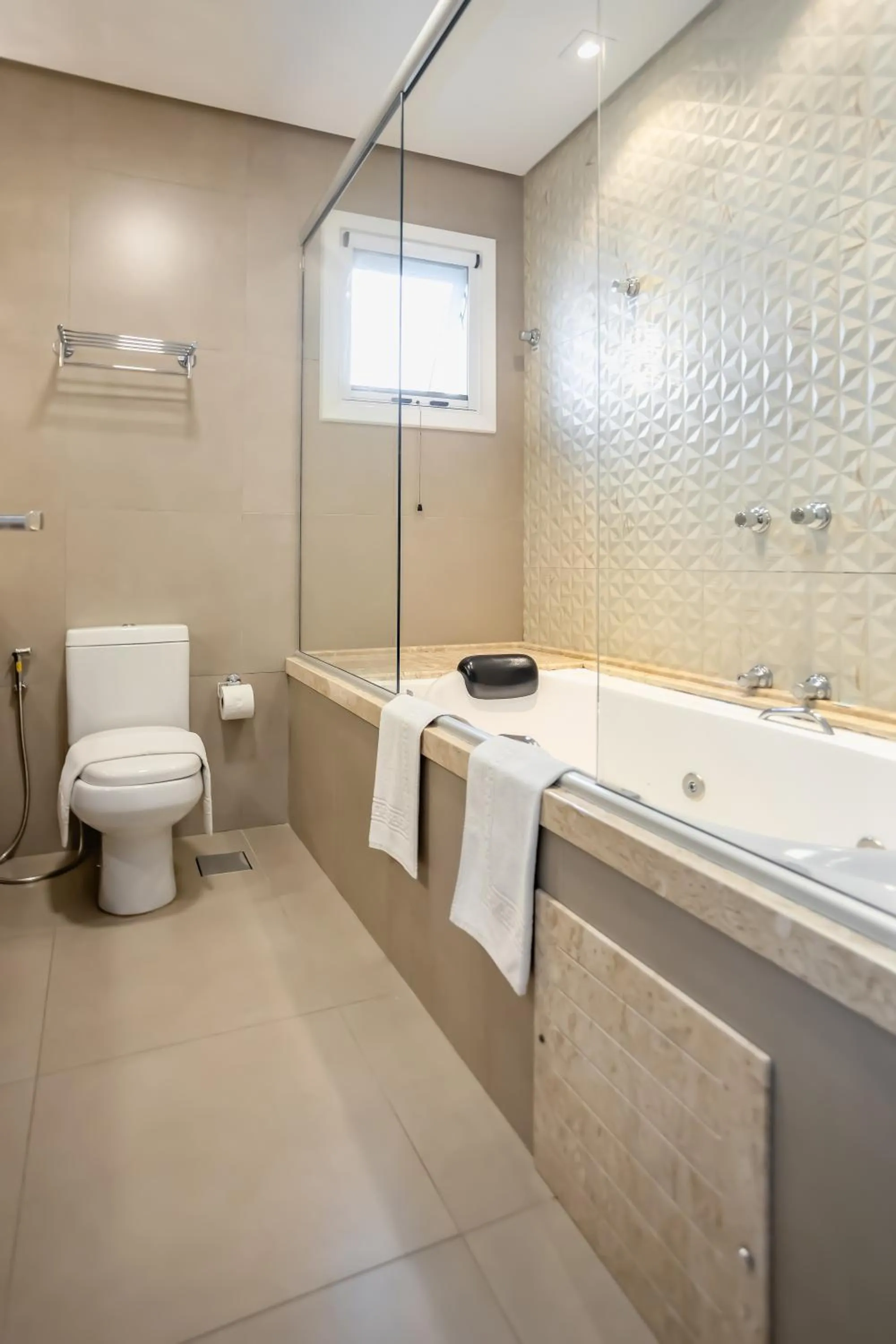 Shower in Hotel Jardins da Colina