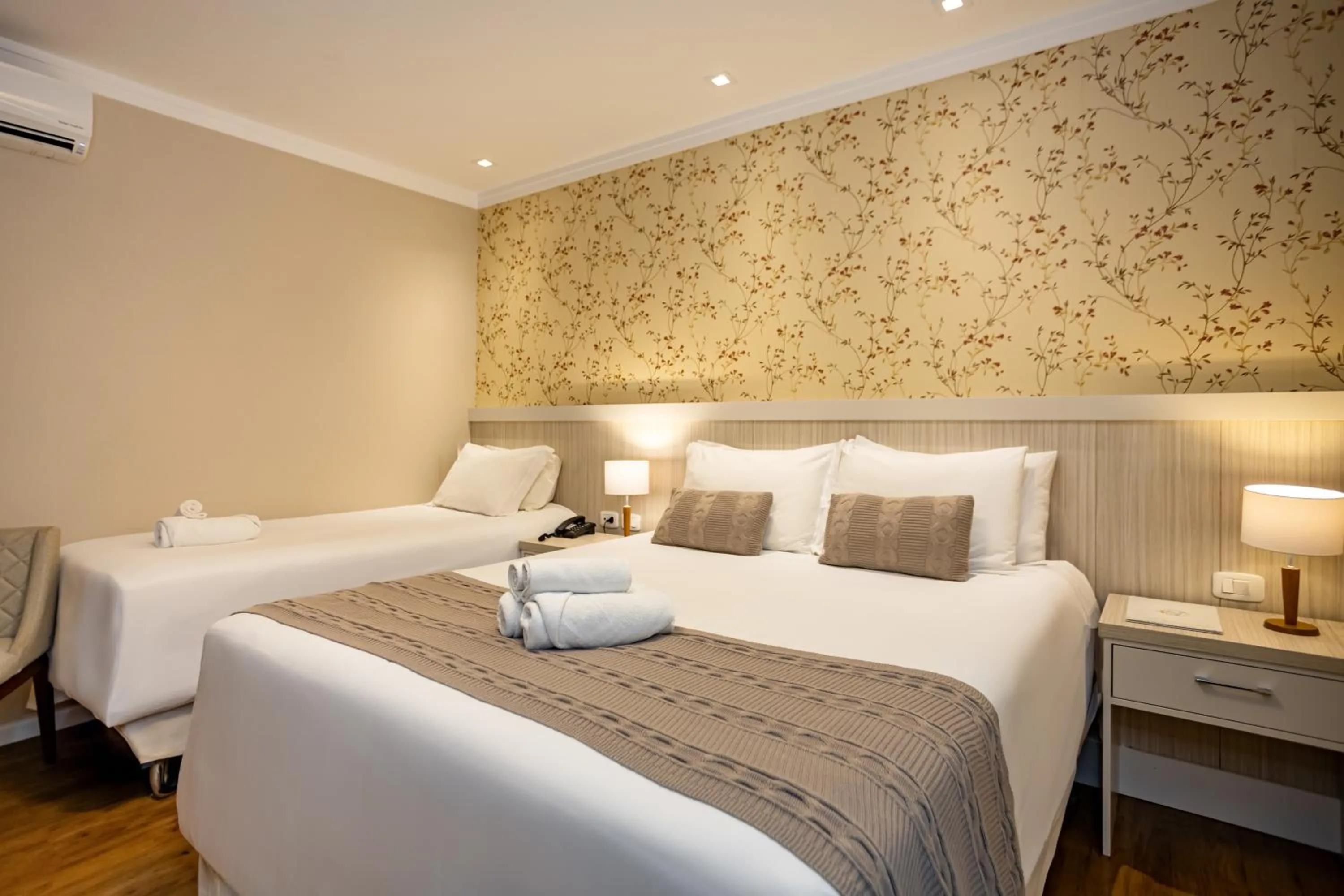 Bed in Hotel Jardins da Colina