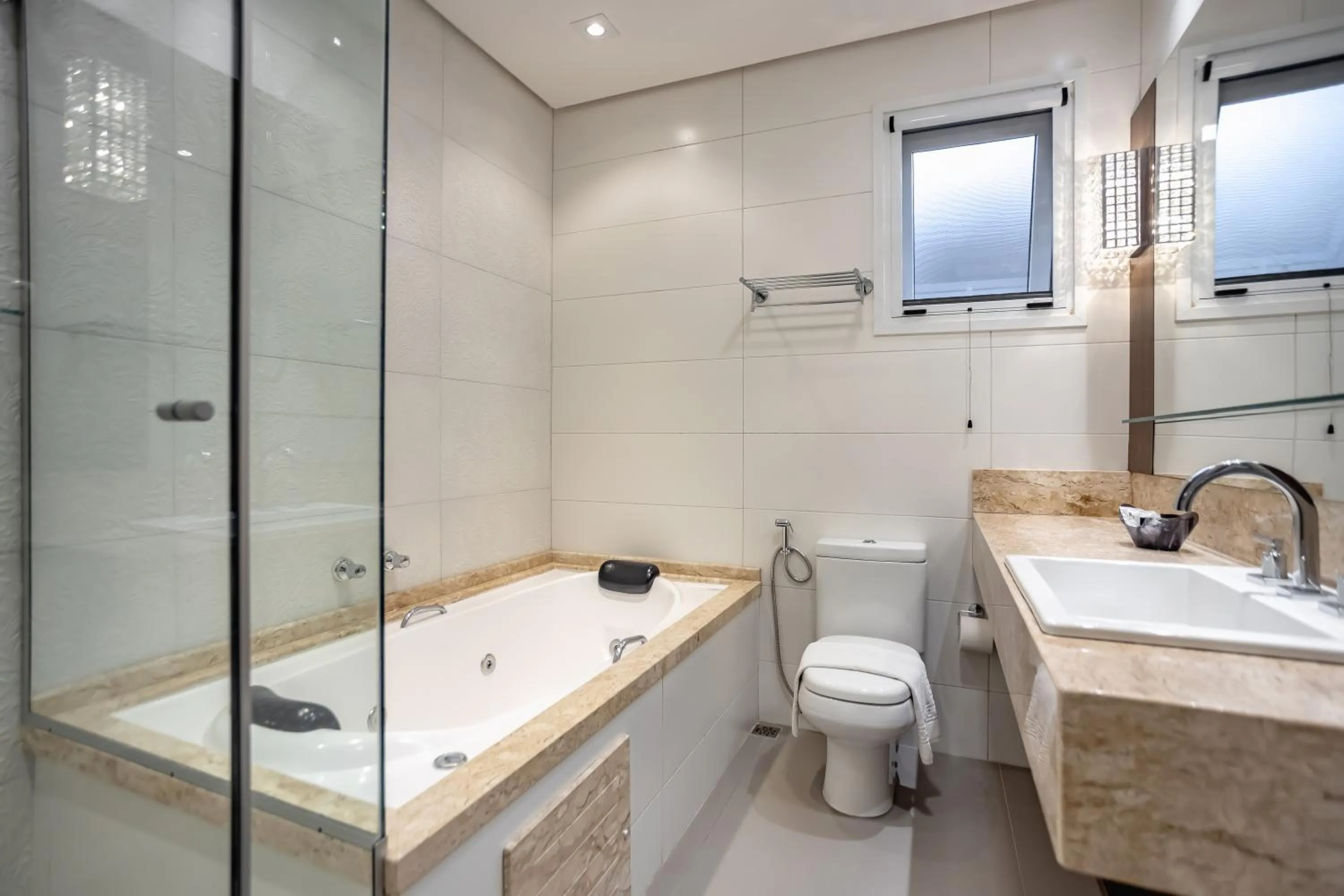 Shower in Hotel Jardins da Colina