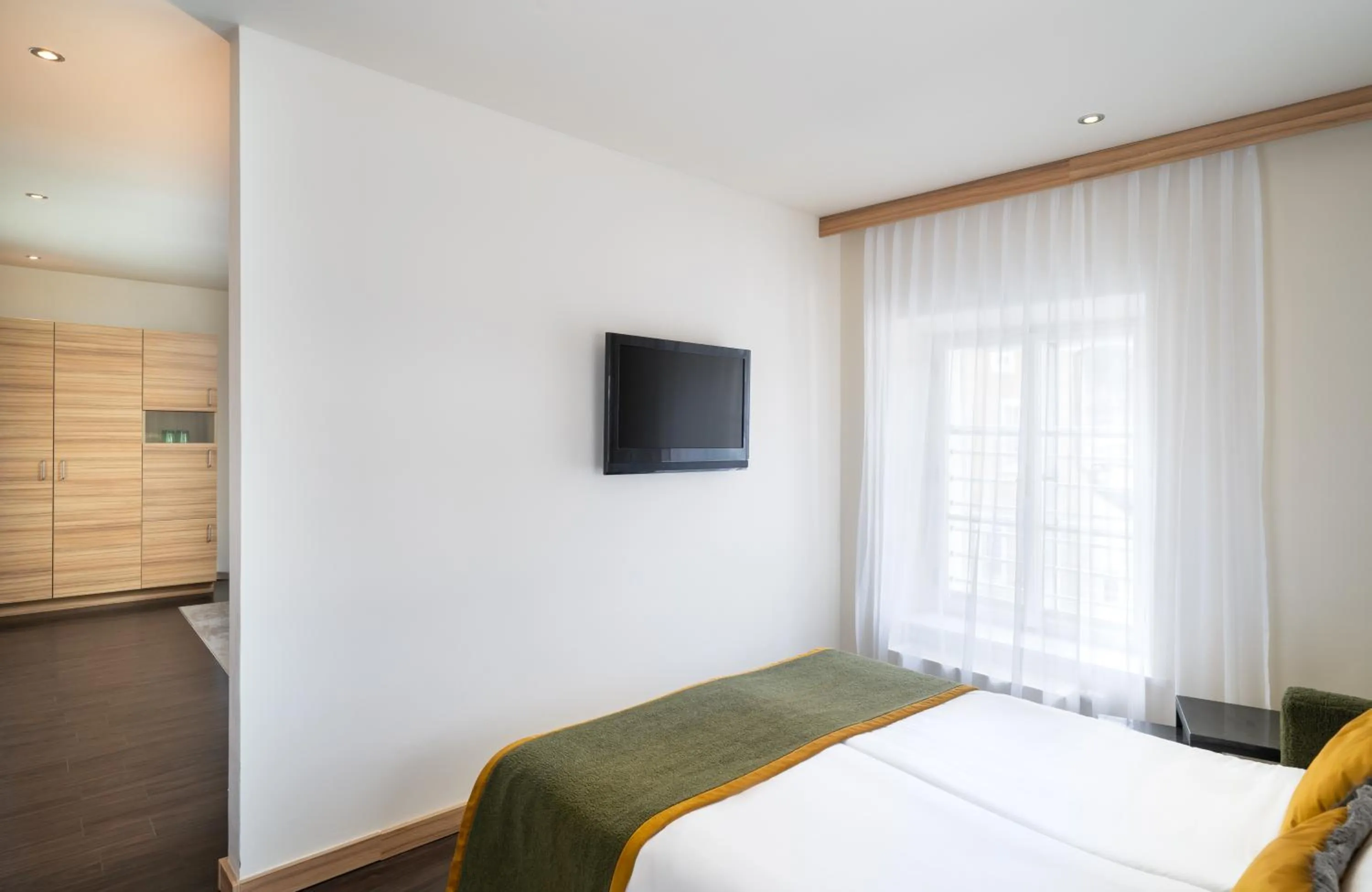 Communal lounge/ TV room, Bed in Leonardo Boutique Hotel Salzburg Gablerbräu