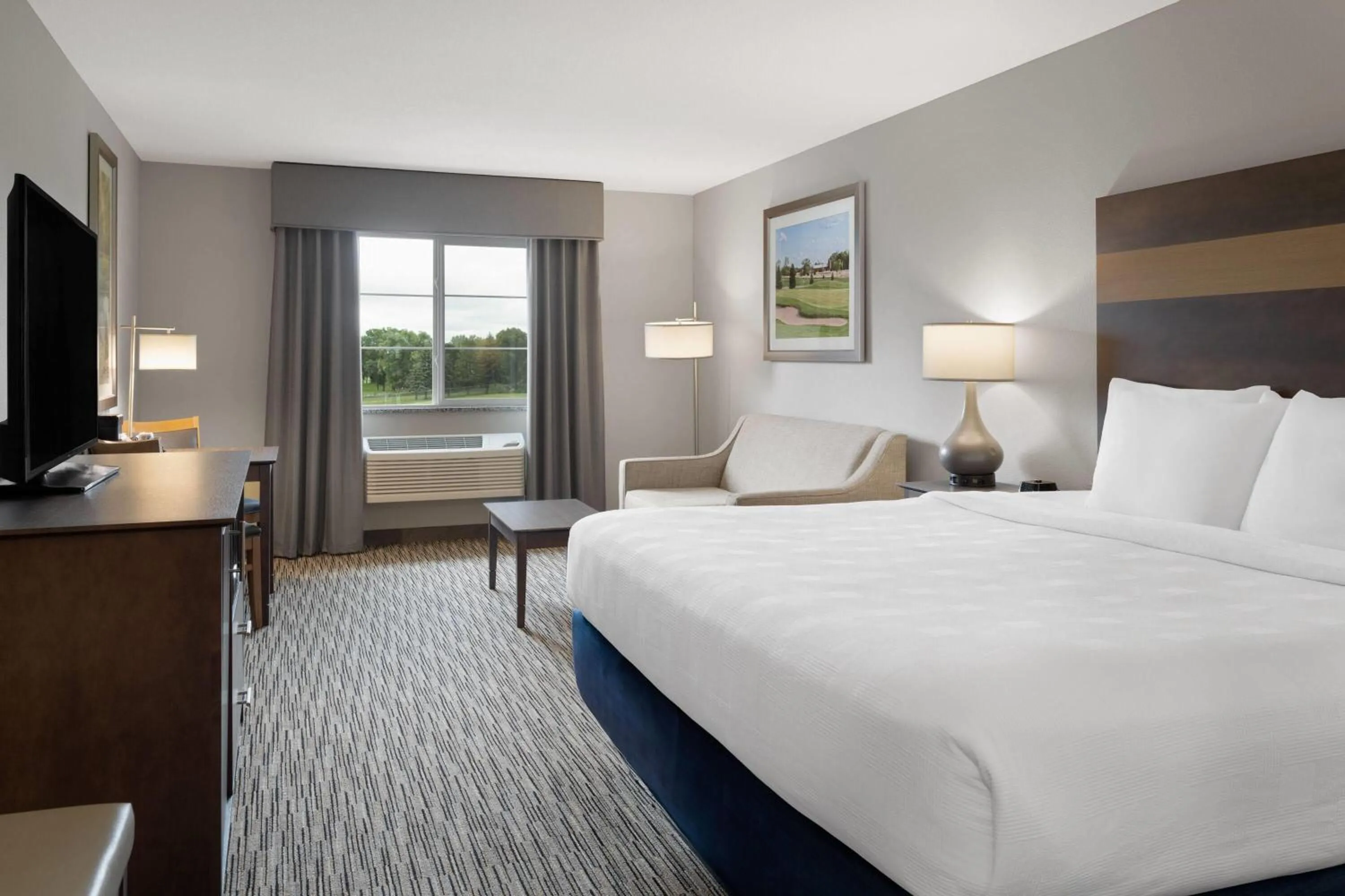 Photo of the whole room, Bed in Little Crow Resort & Conference, Trademark by Wyndham