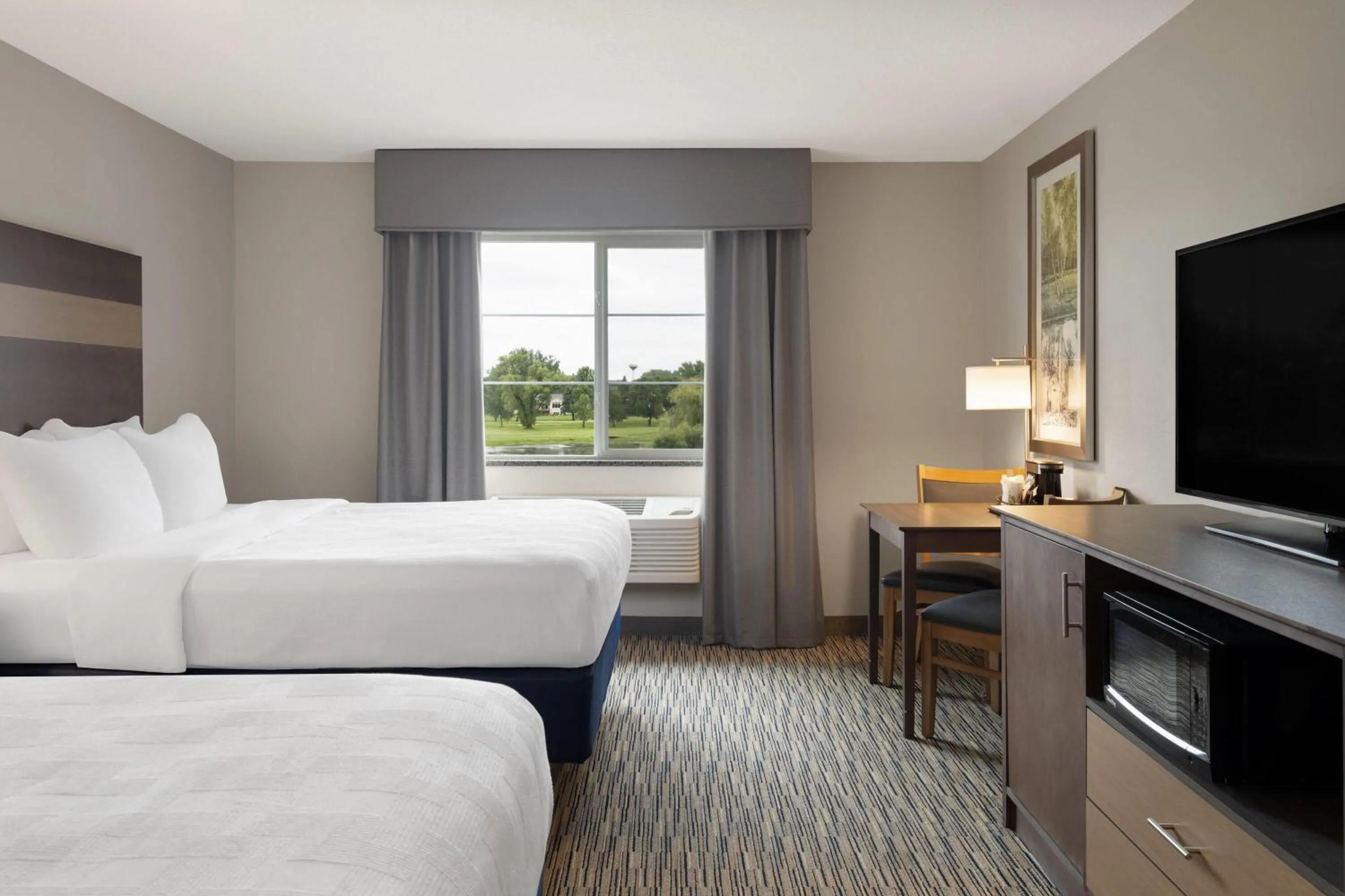 Photo of the whole room, Bed in Little Crow Resort & Conference, Trademark by Wyndham