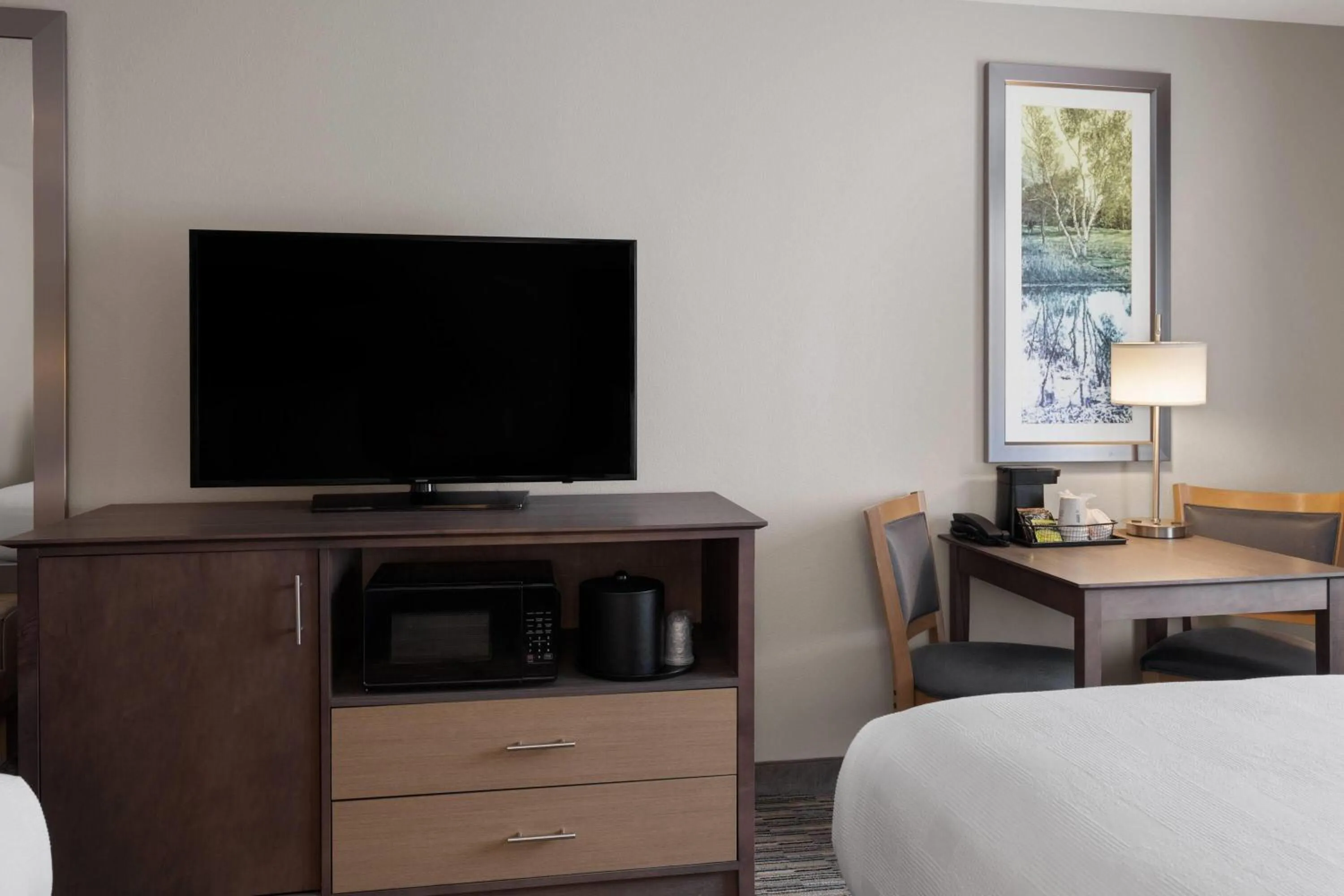 Photo of the whole room, Bed in Little Crow Resort & Conference, Trademark by Wyndham