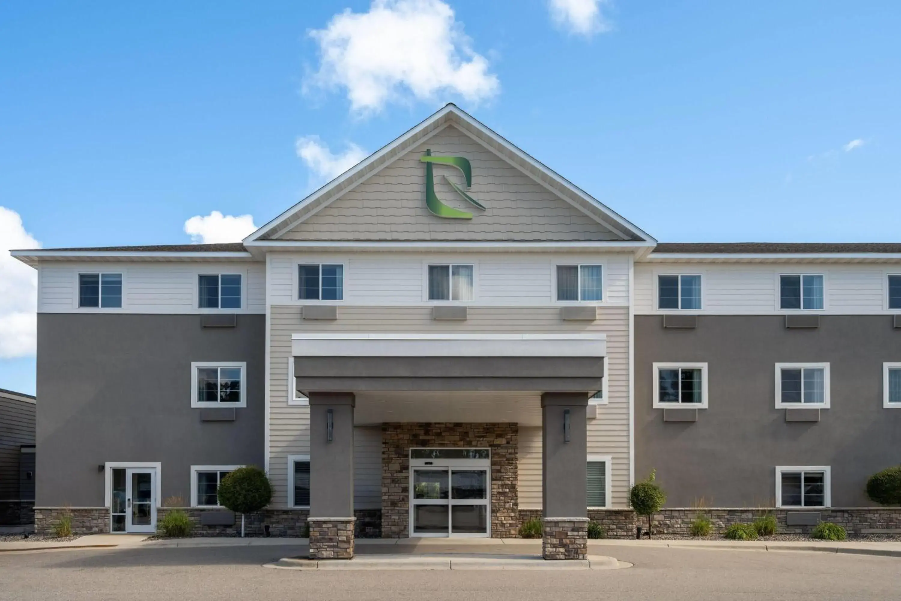 Property building in Little Crow Resort & Conference, Trademark by Wyndham Property building in Little Crow Resort & Conference, Trademark by Wyndham