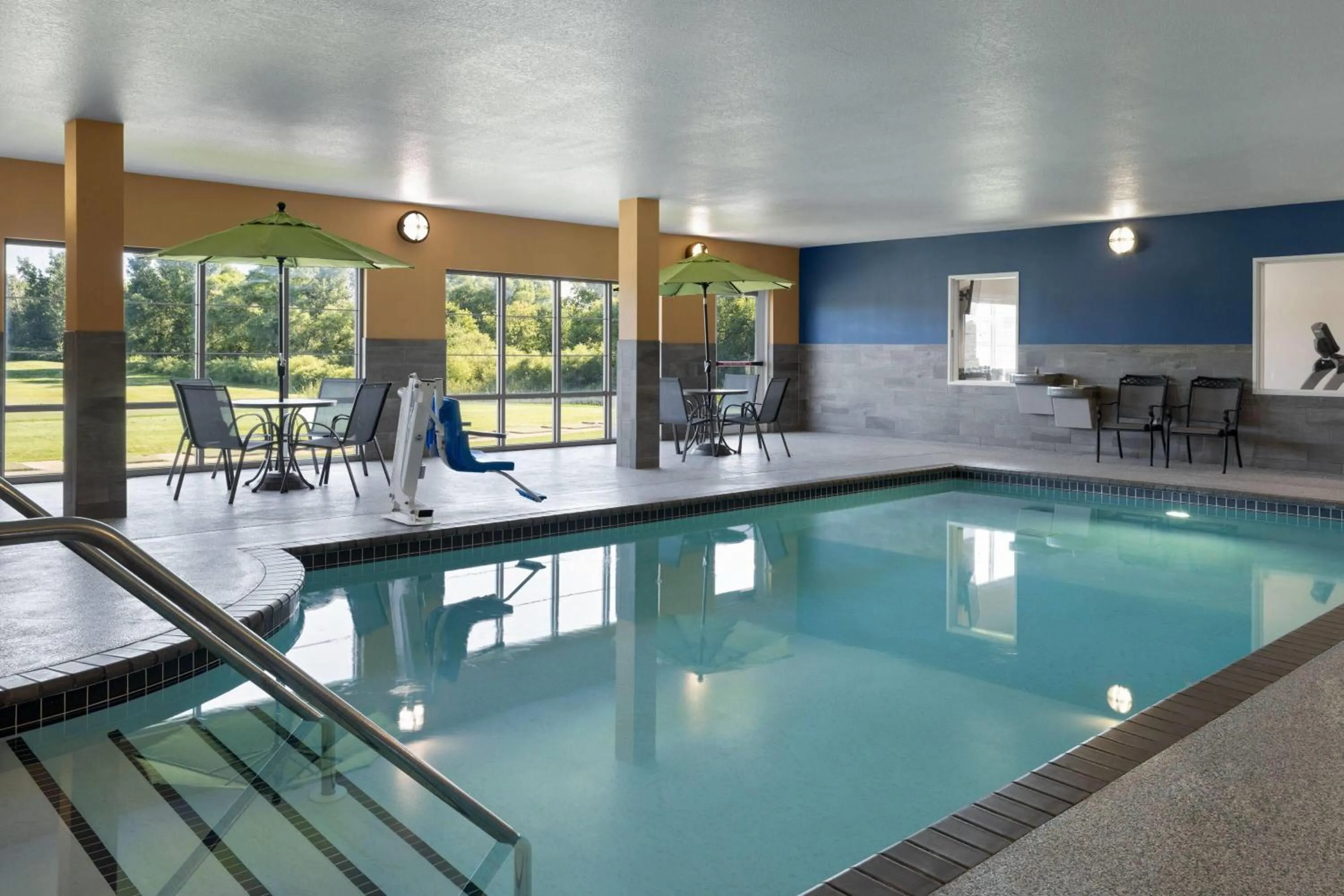 Swimming pool in Little Crow Resort & Conference, Trademark by Wyndham